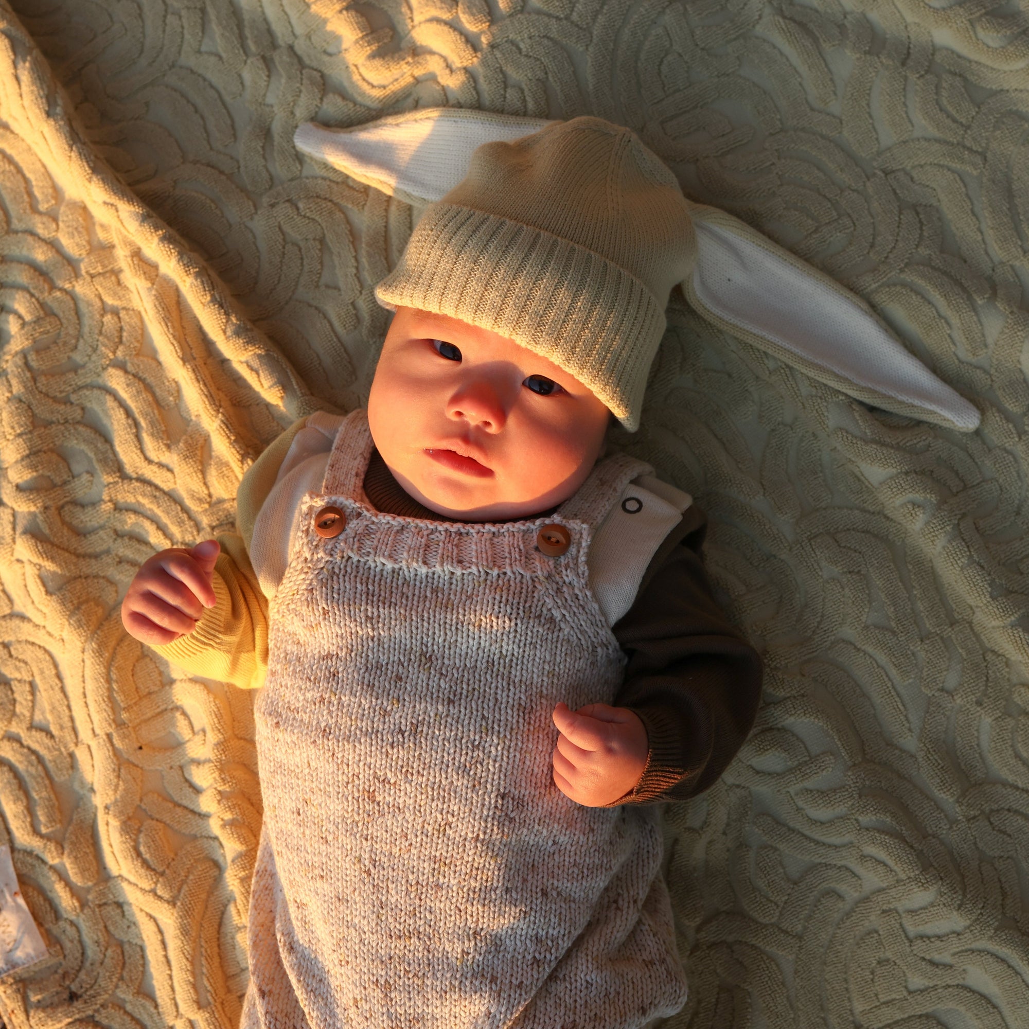 GROWN BABY TWIGGY HOODED TOWEL: PISTACHIO