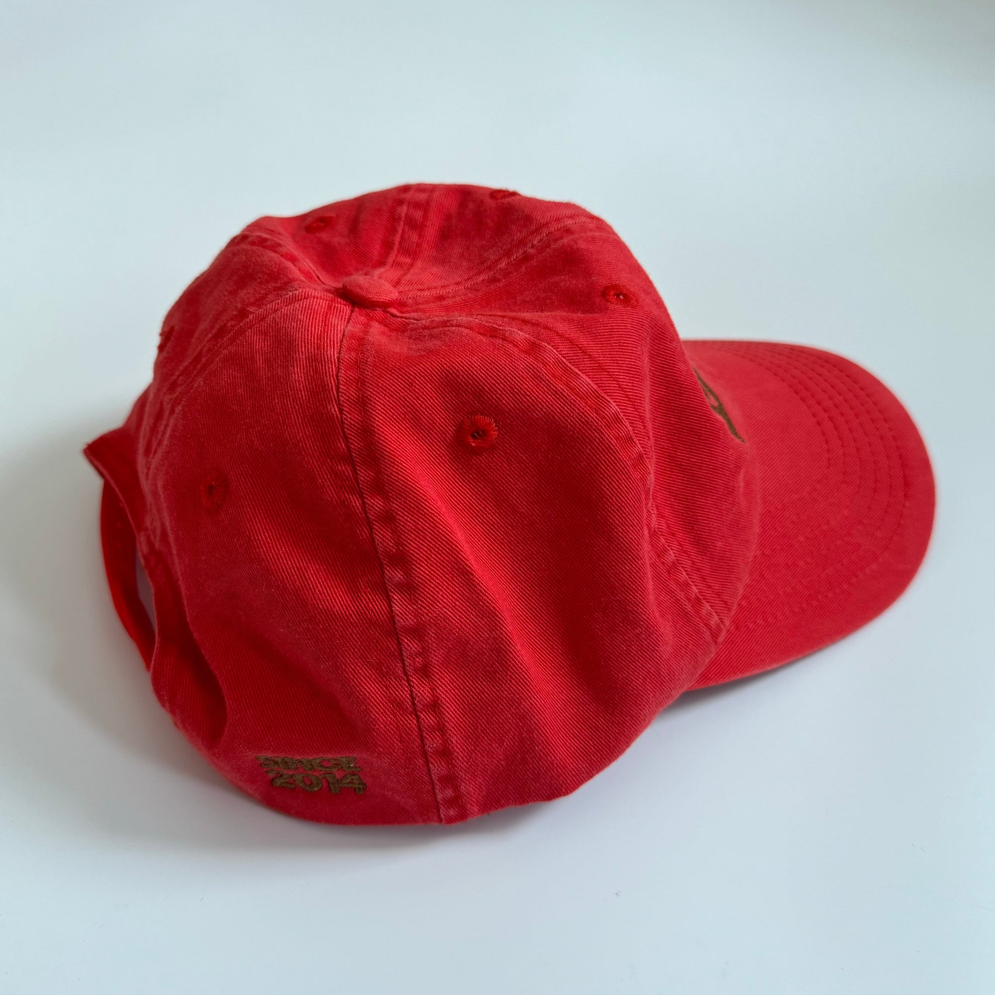 COMMON CIRCUS WAVE CAP: RED
