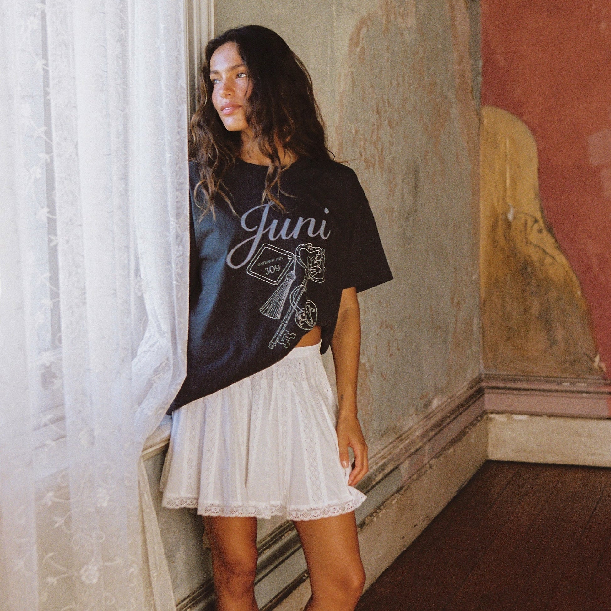 JUNI WOMENS SOFIE MINI SKIRT: BLANC