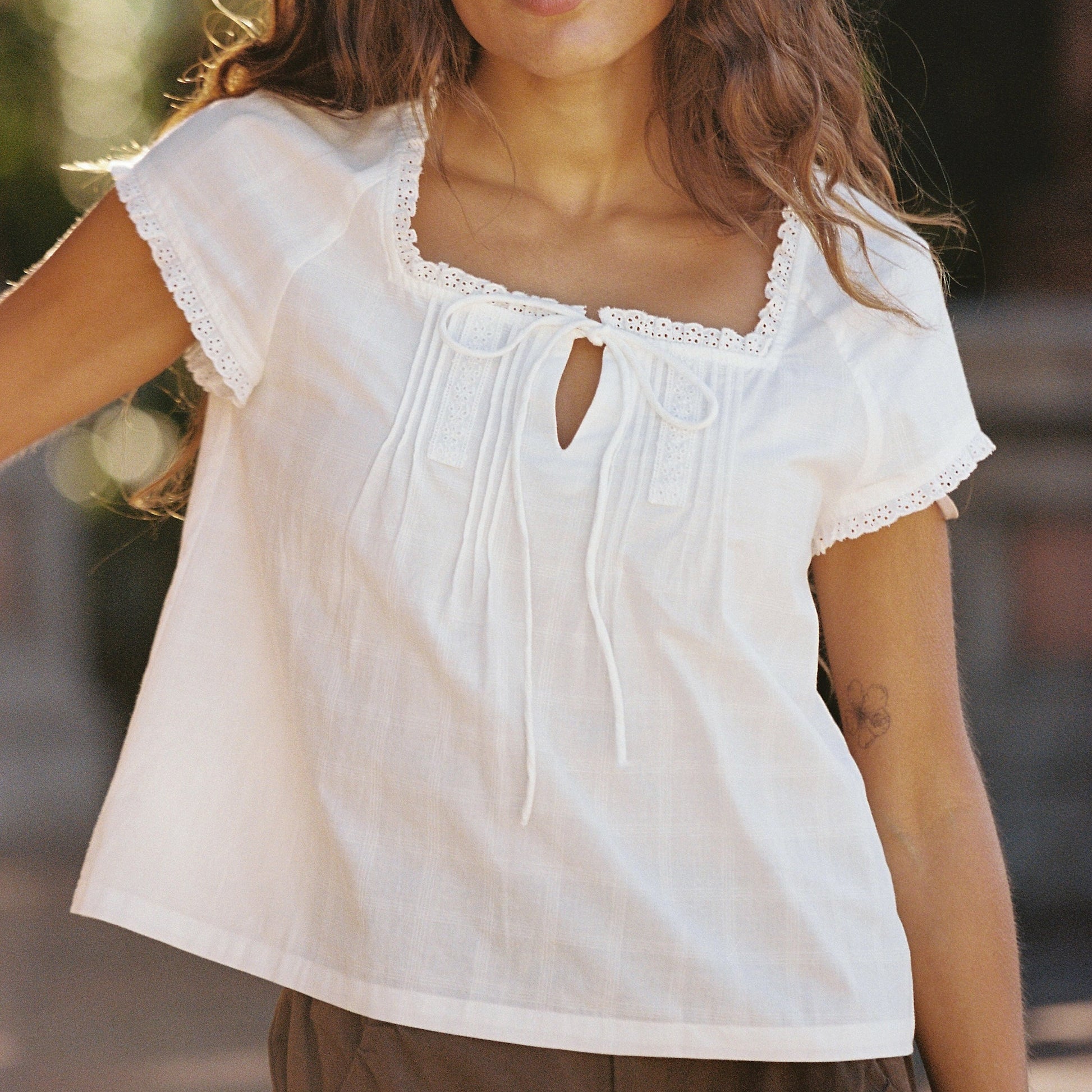 JUNI WOMENS AMELIA BLOUSE: BLANC