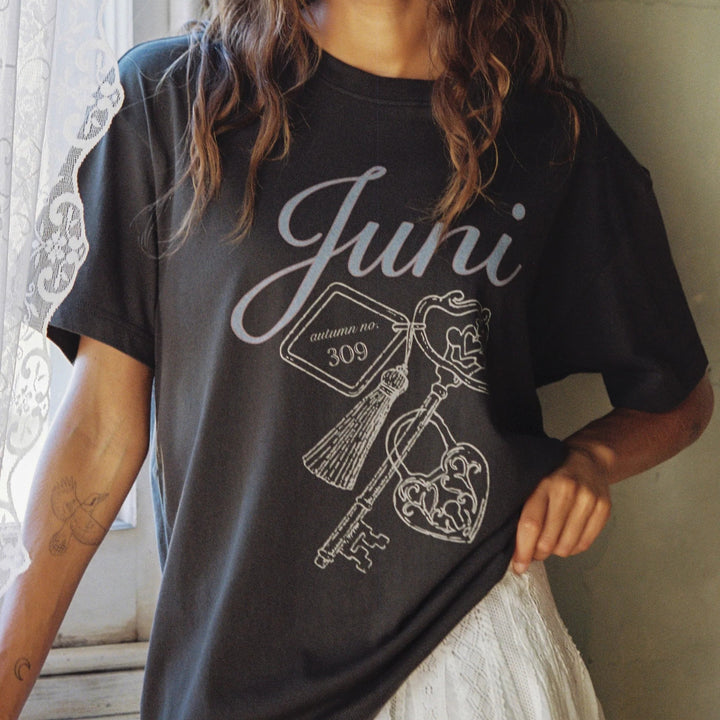 JUNI WOMENS LOCK TEE: WASHED BLACK