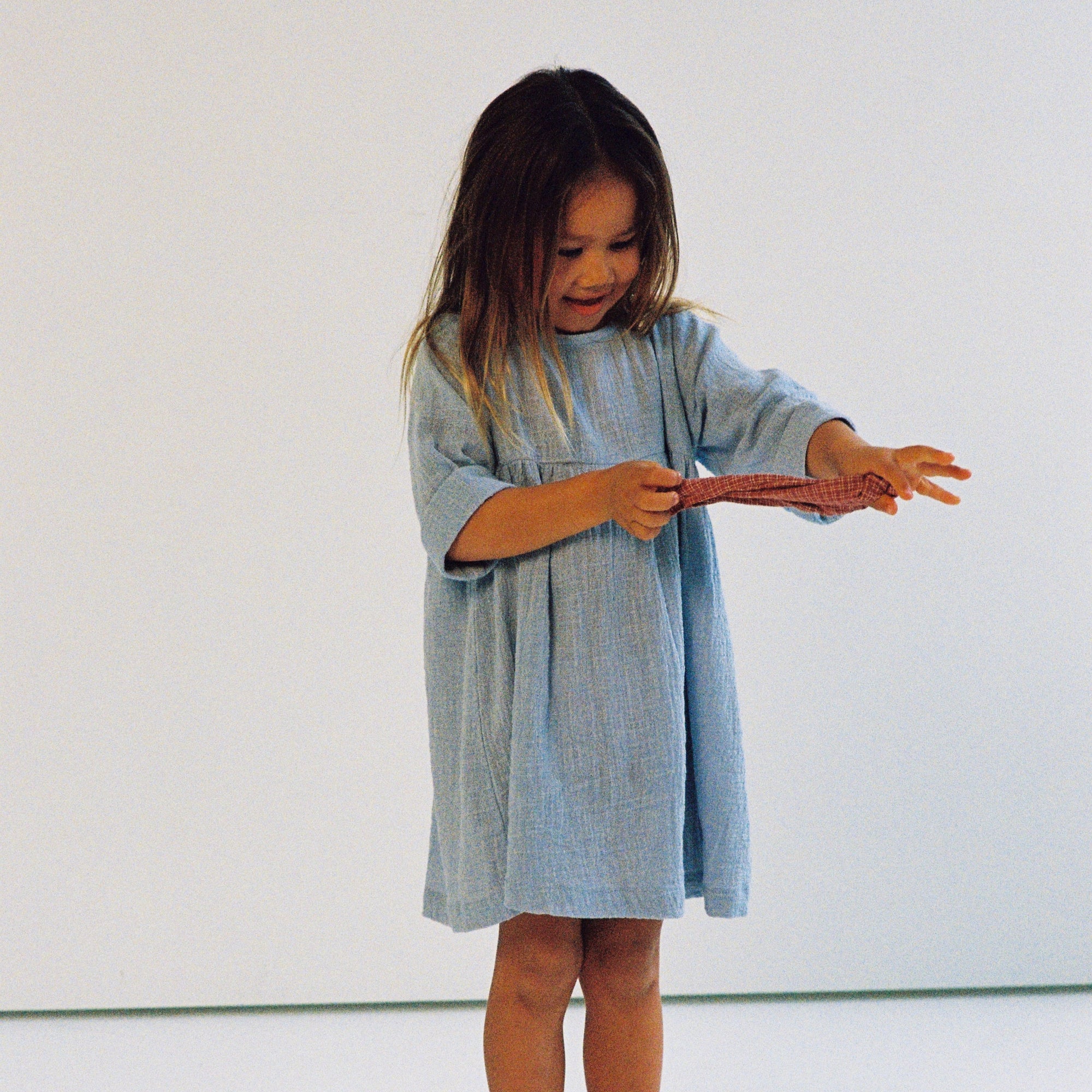 ILLOURA THE LABEL KOA DRESS: PALE INDIGO