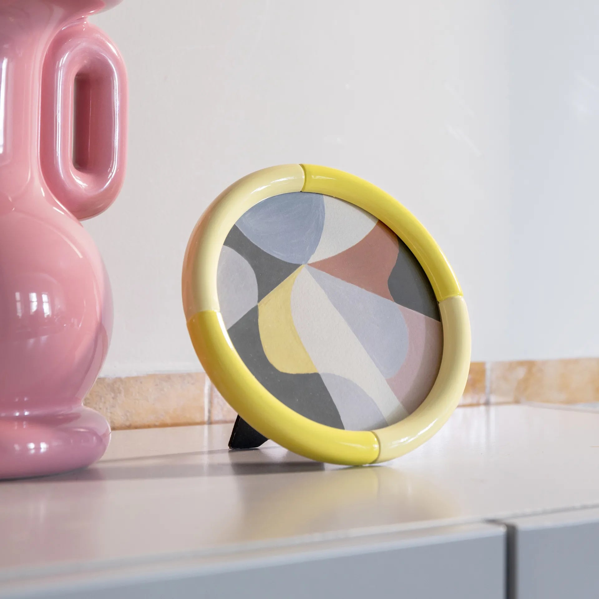 KLEVERING RIFT ROUND PHOTO FRAME: YELLOW / LRG