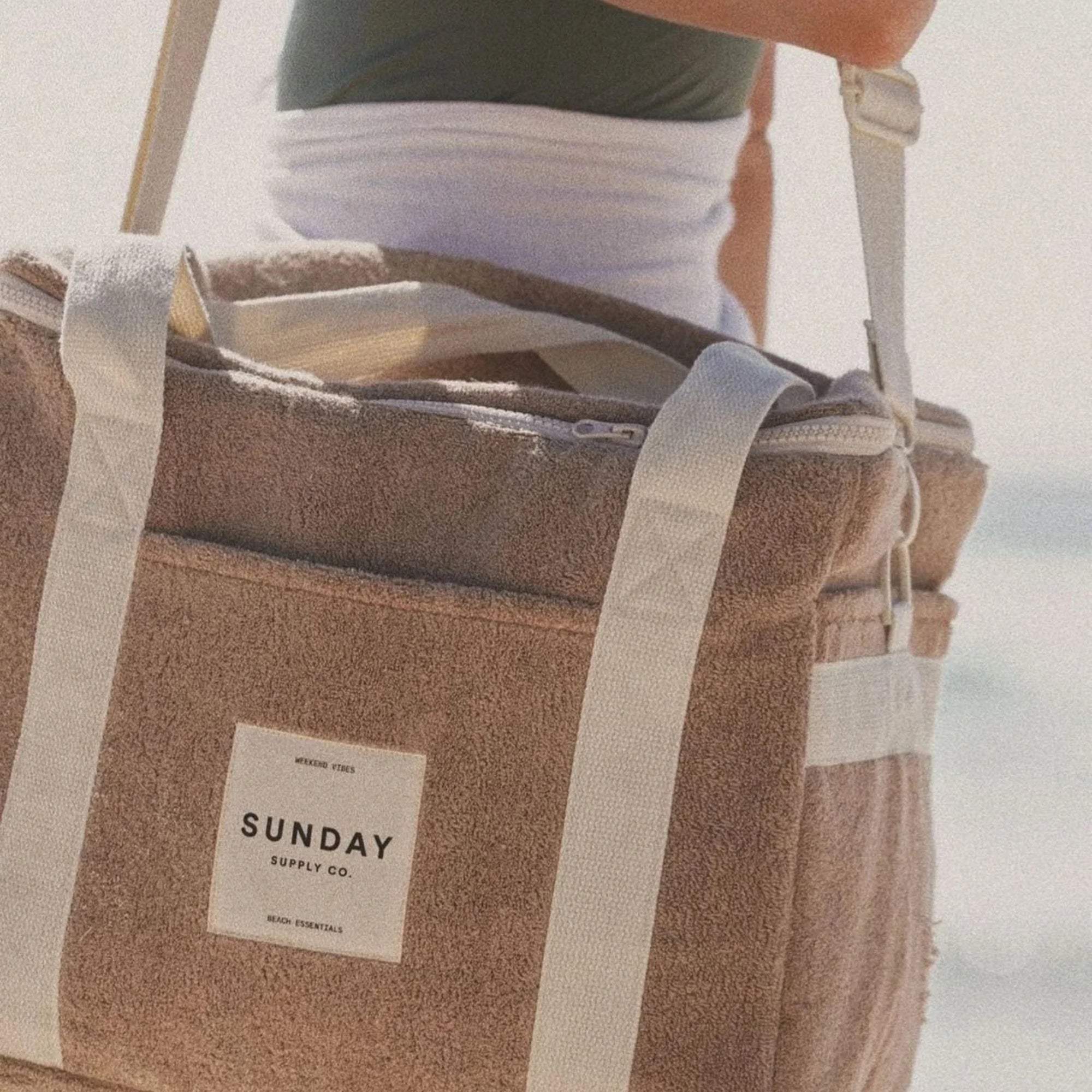 SUNDAY SUPPLY CO TOWELLING COOLER BAG: HUSK