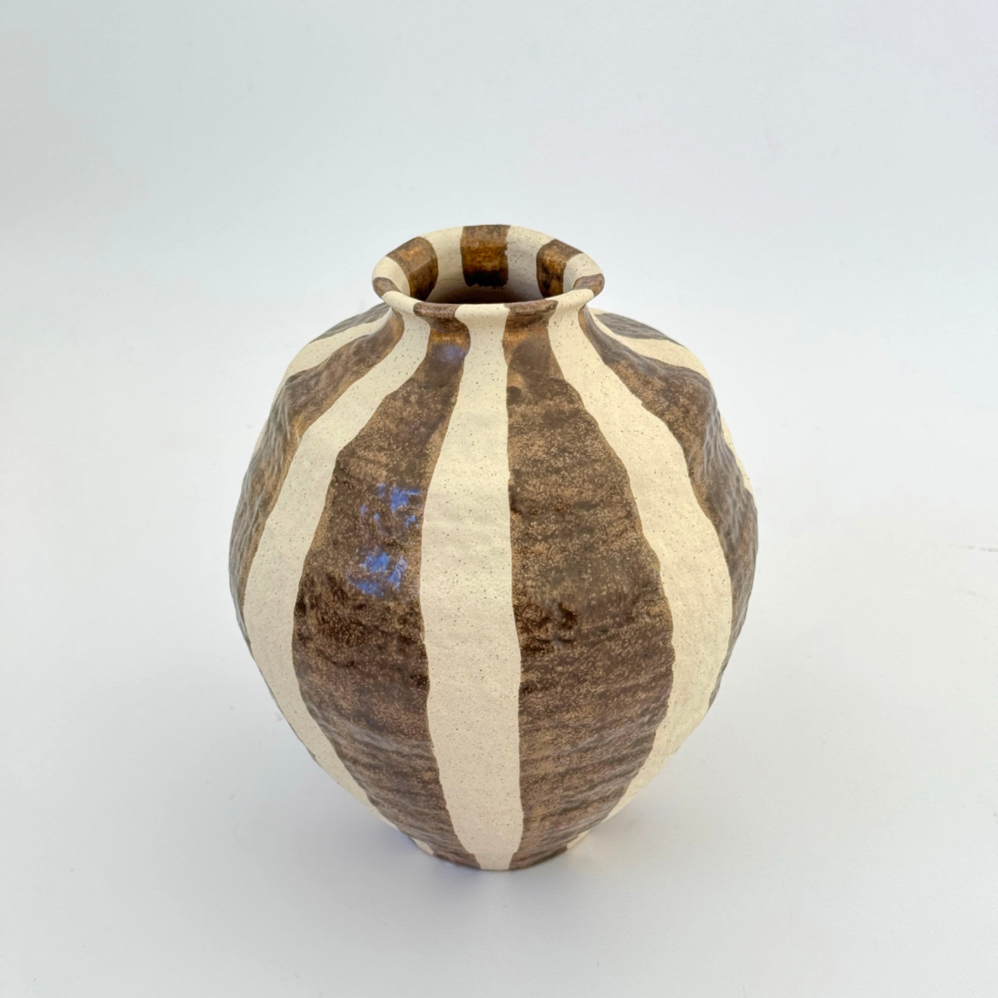 RAYAS CERAMIC VASE: COCOA