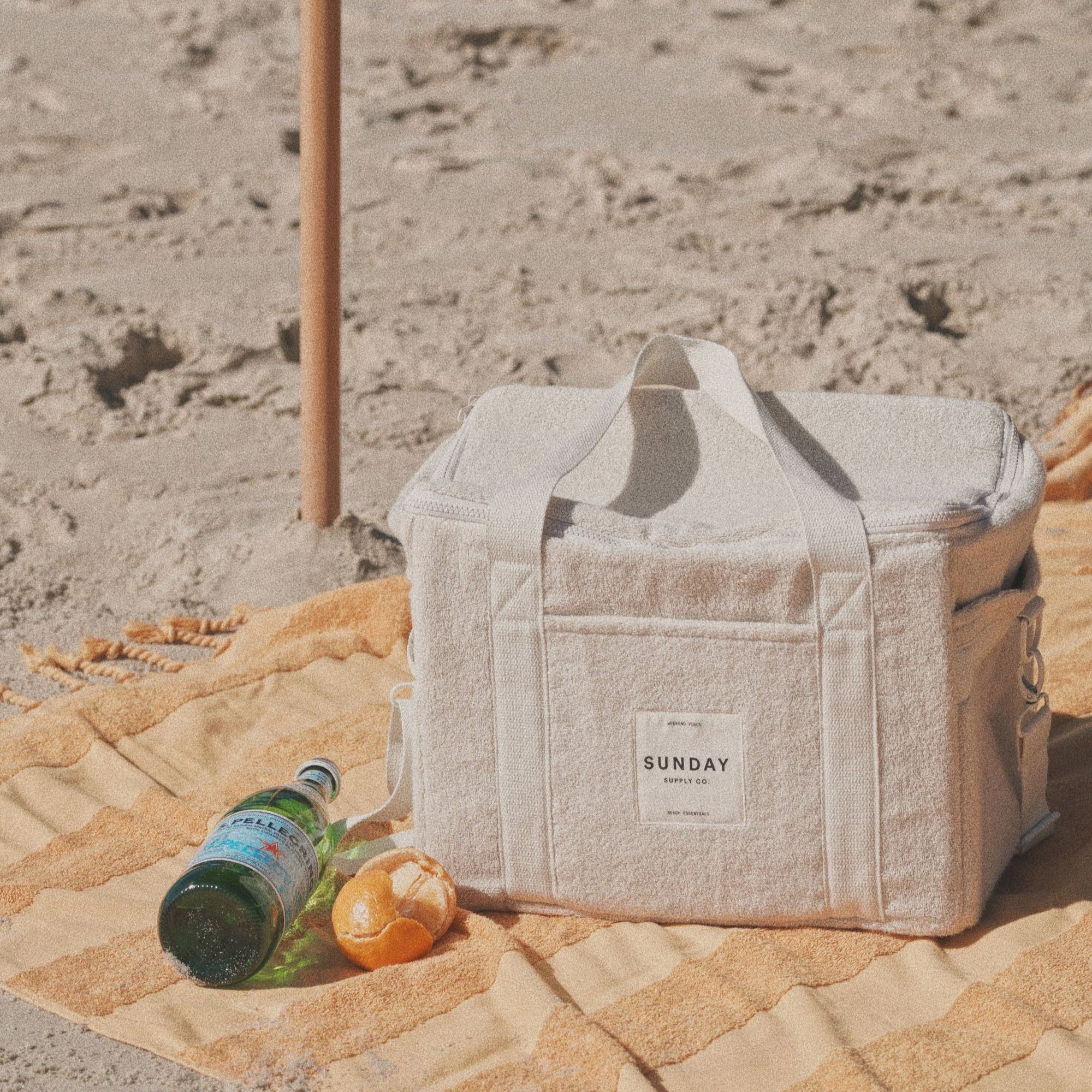 SUNDAY SUPPLY CO TOWELLING COOLER BAG: DUNES