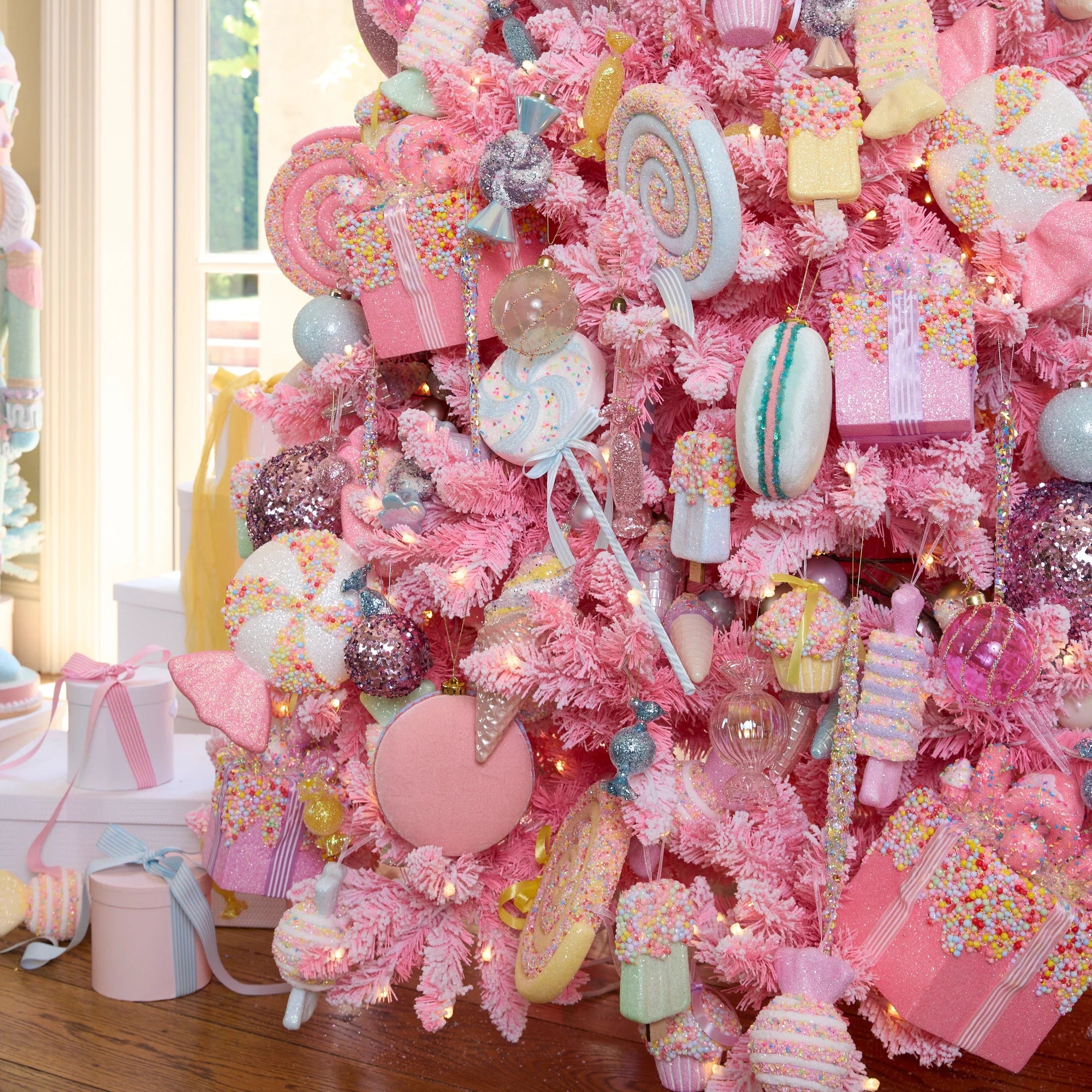 HANGING FESTIVE SPRINKLES GIFT BOX: 21CM