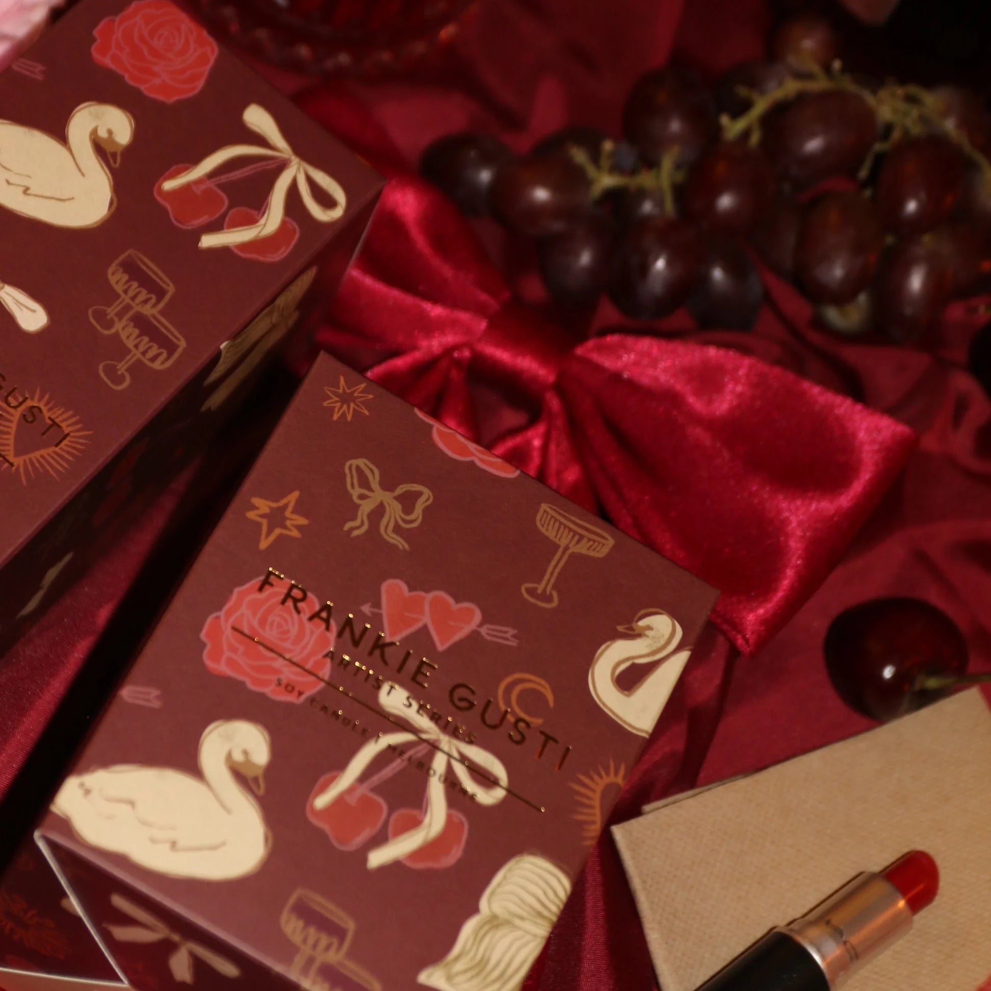 FRANKIE GUSTI ARTIST SERIES CANDLE: YOUNG HEARTS/KIMMY HOGAN