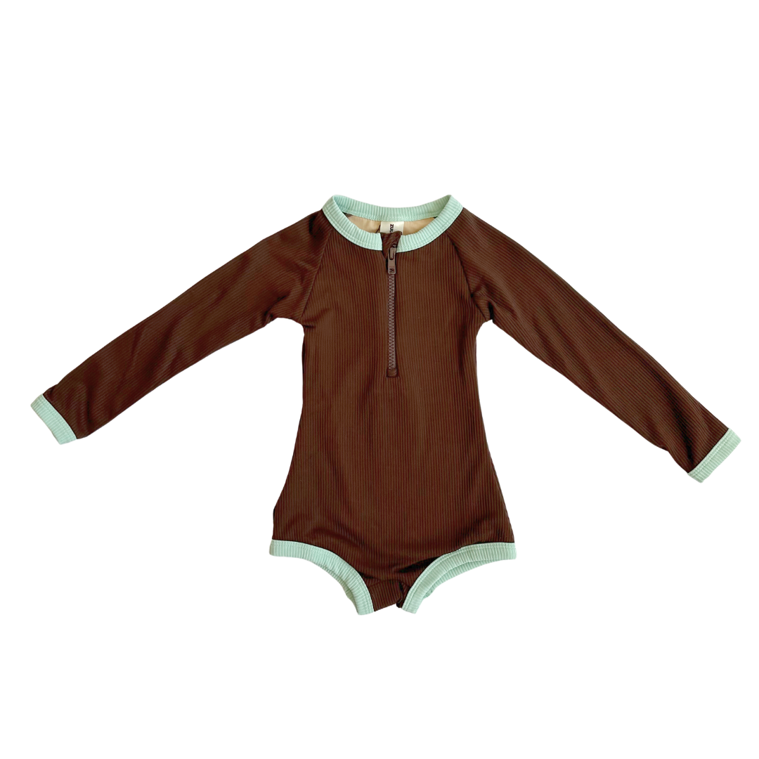 ZULU & ZEPHYR MINI RIB RASHIE ONESIE: CACAO