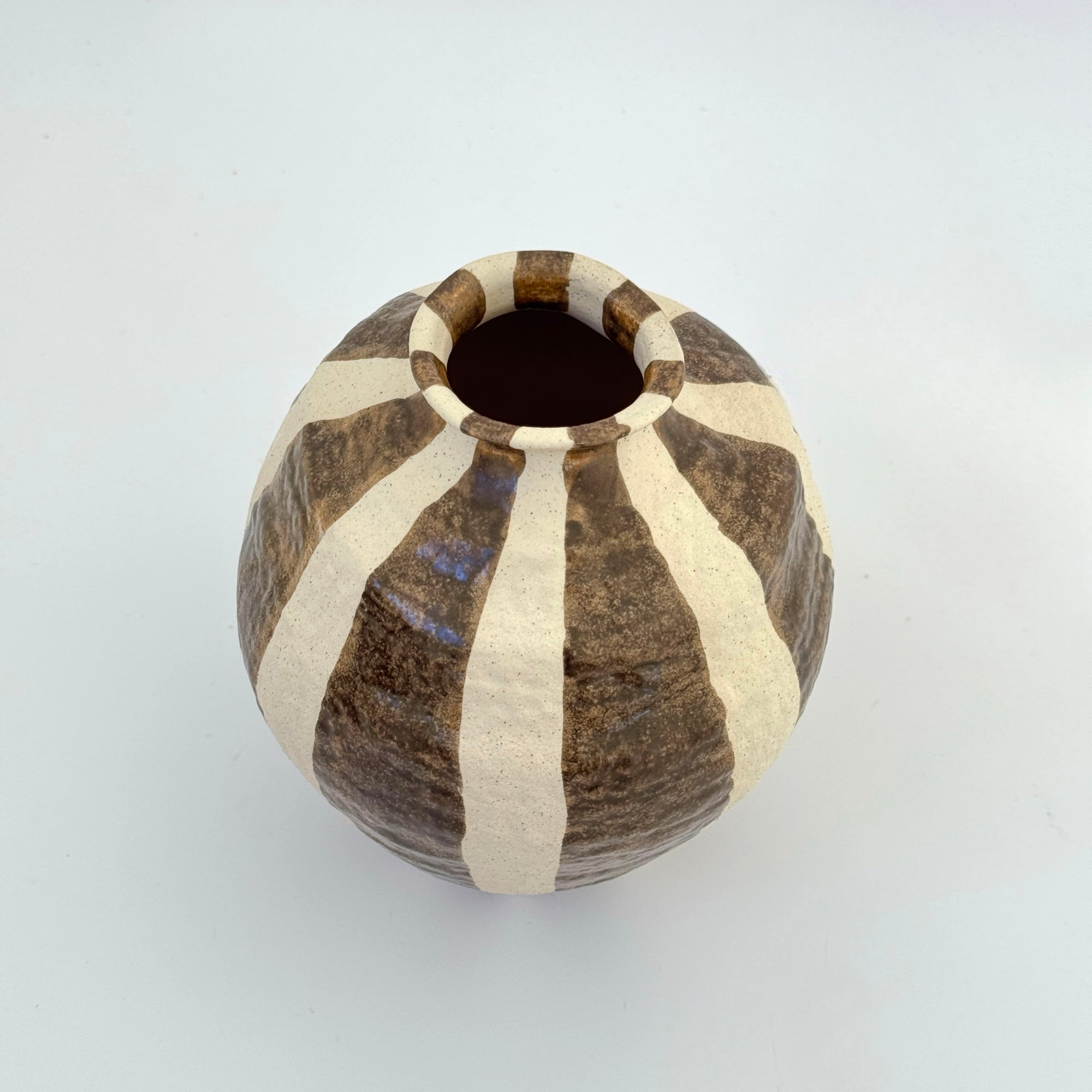 RAYAS CERAMIC VASE: COCOA