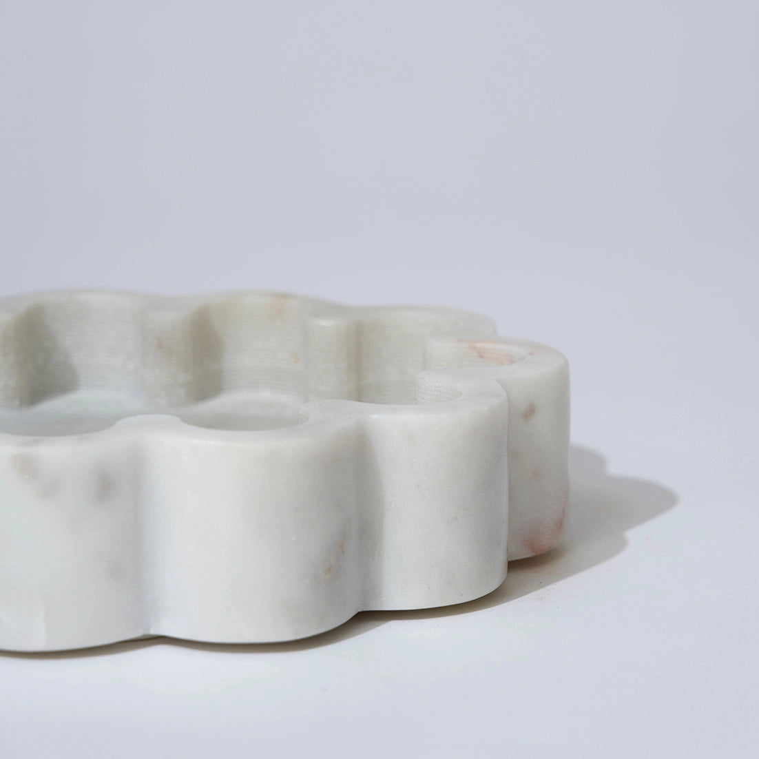 MARMOSET FOUND MARBLE OVAL RIBBED CATCHALL: WHITE MARLE