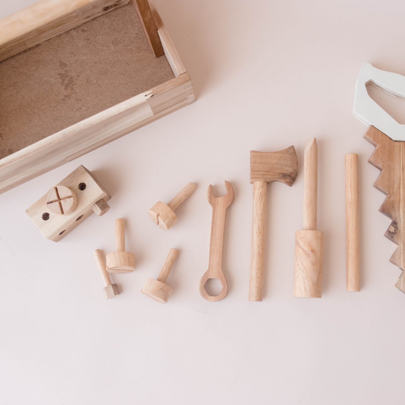 QTOYS WOODEN TOOL SET