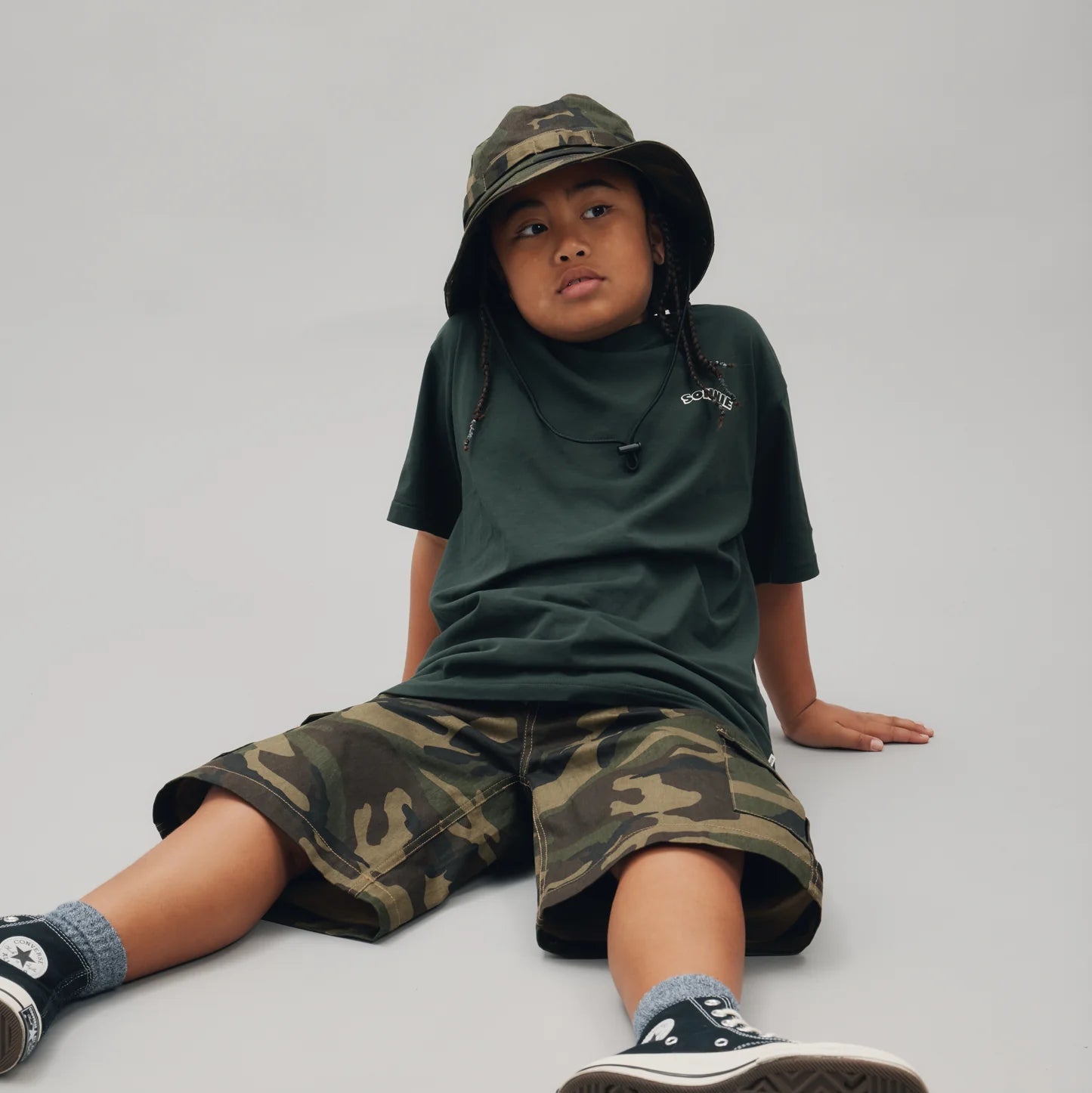 SONNIE SAUSSIE SIZZ TEE: FOREST GREEN