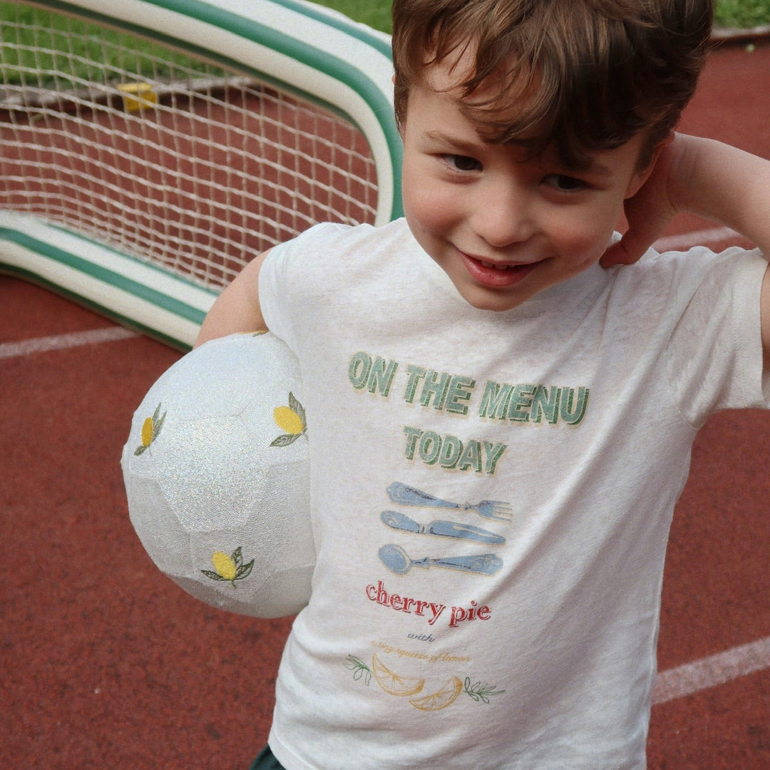 KONGES SLOJD ERA TEE: OFF WHITE / ON THE MENU, lifestyle