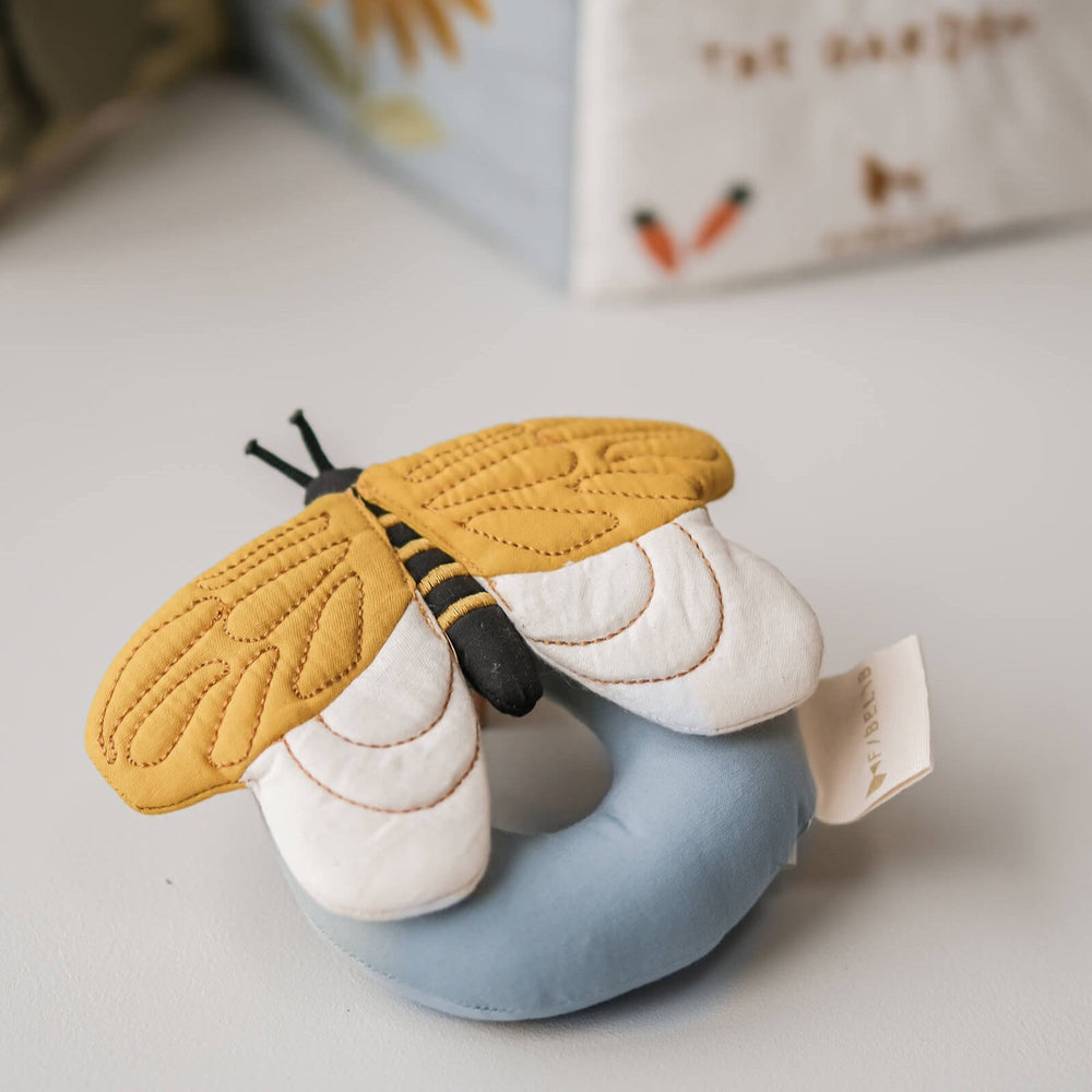 FABELAB RATTLE, BEE WHISPER WHITE