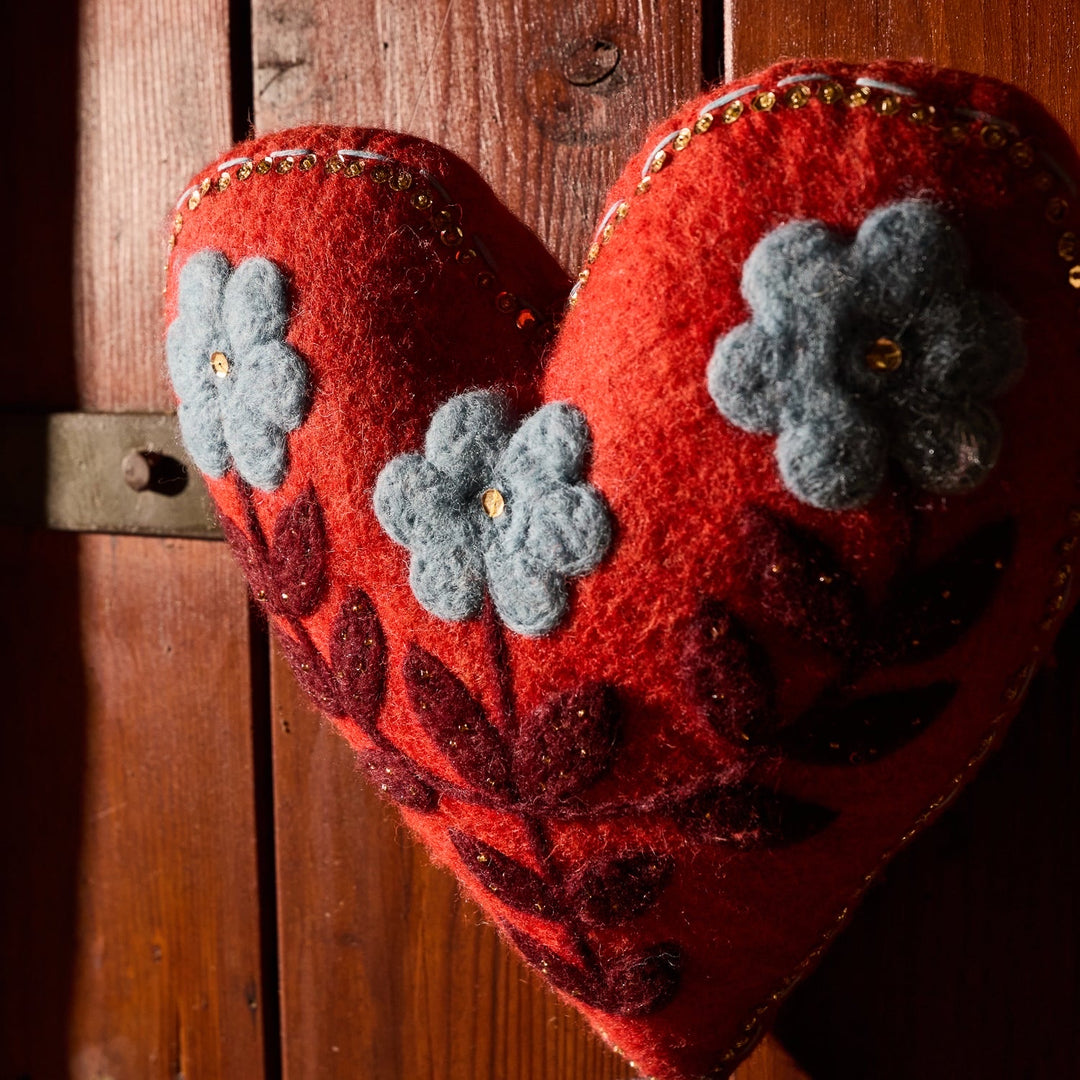 SAGE &amp; CLARE SADIE FELT HEART DOOR DECORATION