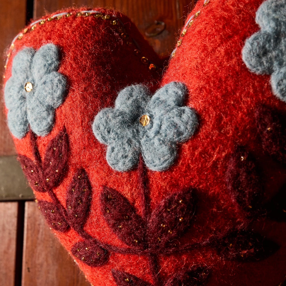 SAGE &amp; CLARE SADIE FELT HEART DOOR DECORATION