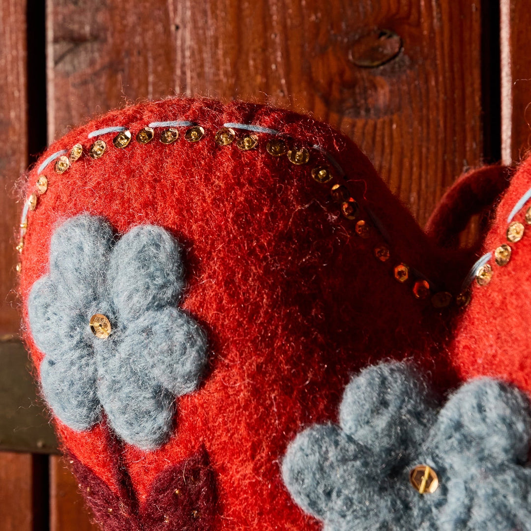 SAGE &amp; CLARE SADIE FELT HEART DOOR DECORATION