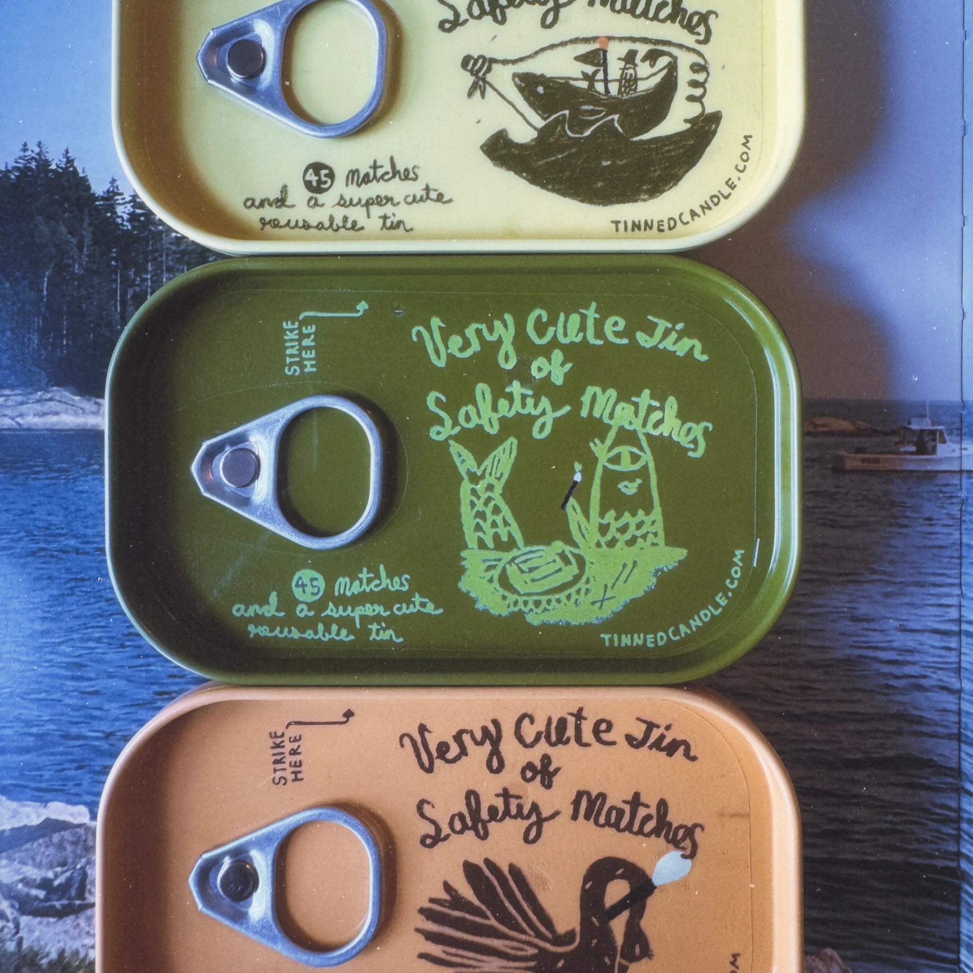 VERY CUTE TIN OF SAFETY MATCHES: GREEN