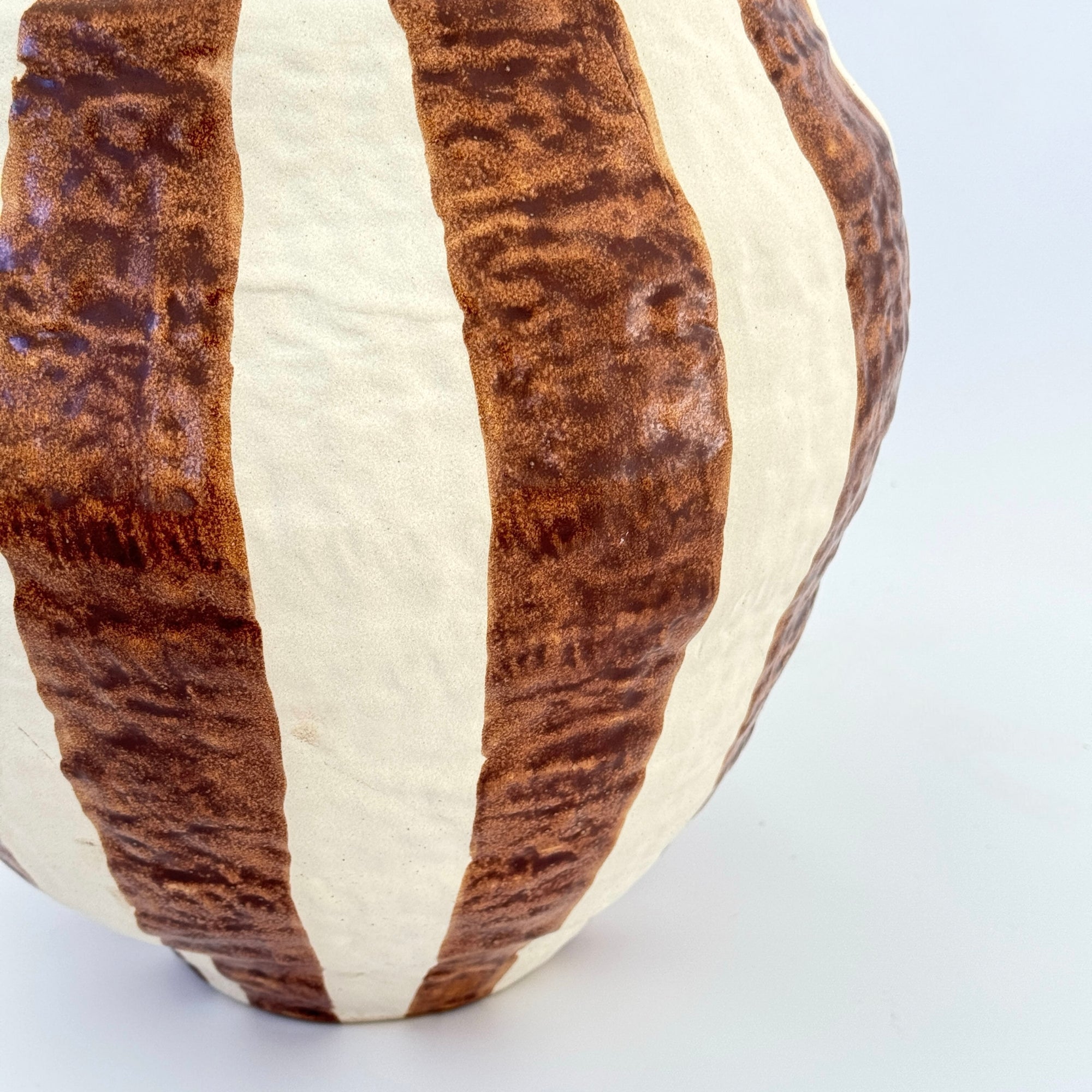 RAYAS CERAMIC VASE: TAN