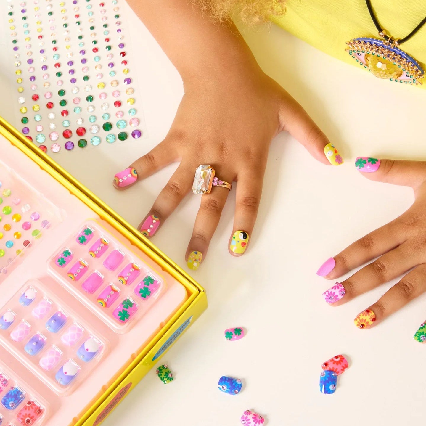 SUPER SMALLS DAYS OF THE WEEK PRESS ON NAIL KIT