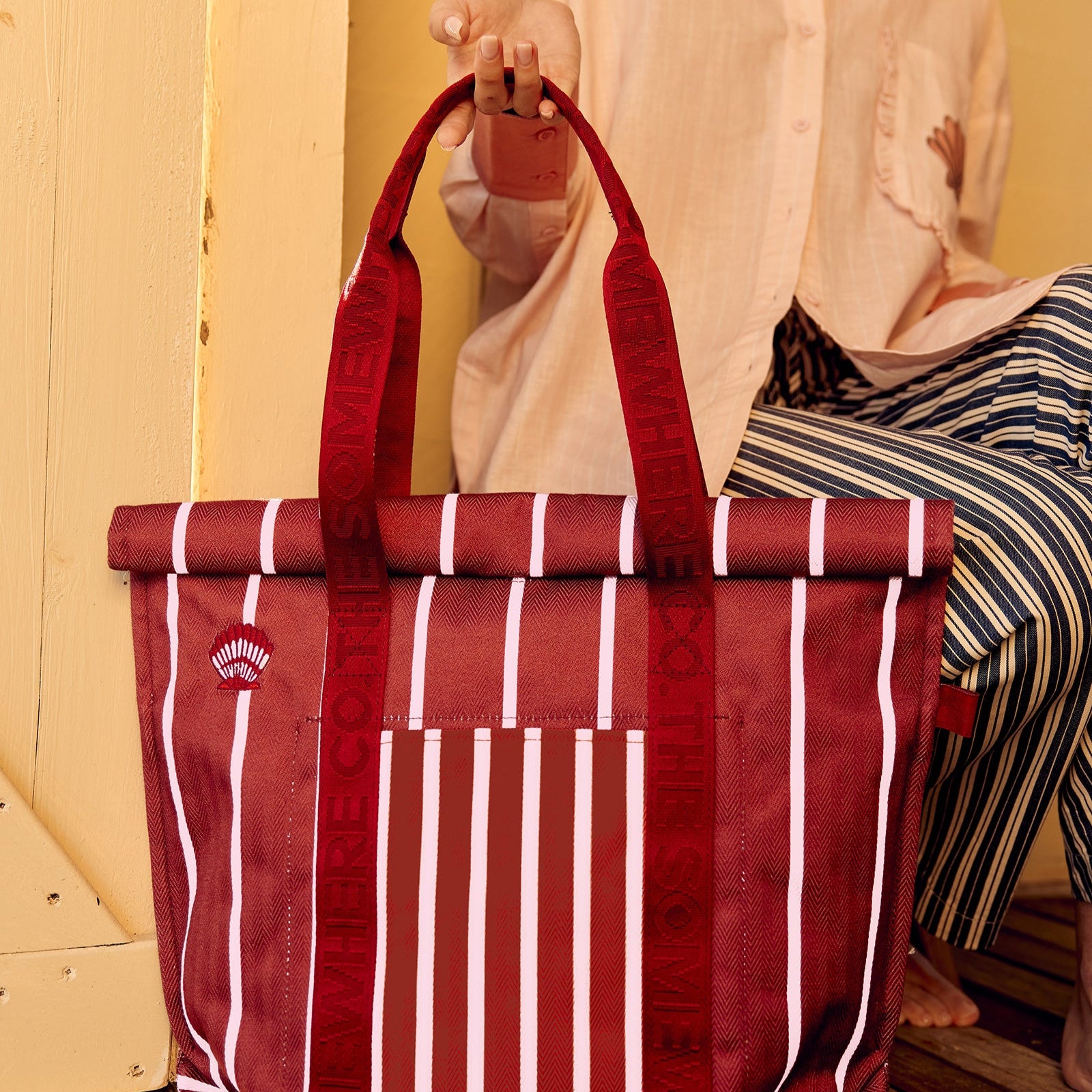 THE SOMEWHERE CO BEACH BAG: KEEPSAKES