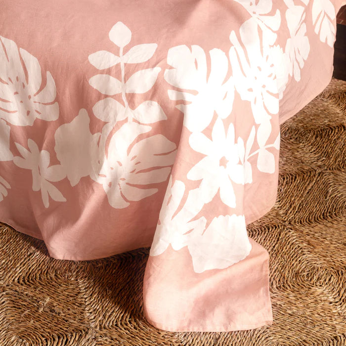 BONNIE AND NEIL BED COVER: HAWAIIAN PINK