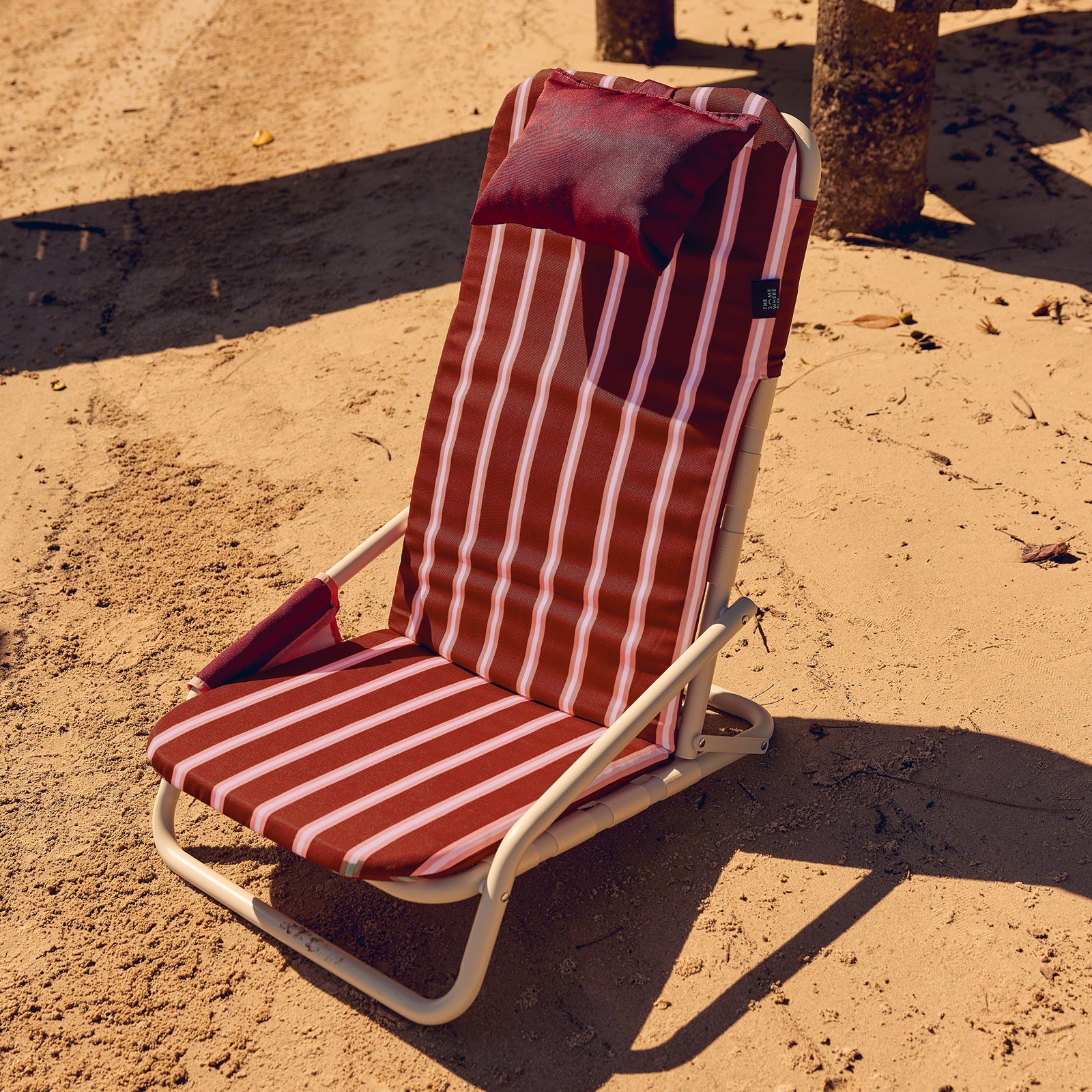 THE SOMEWHERE CO LUXE BEACH LOUNGER: KEEPSAKES