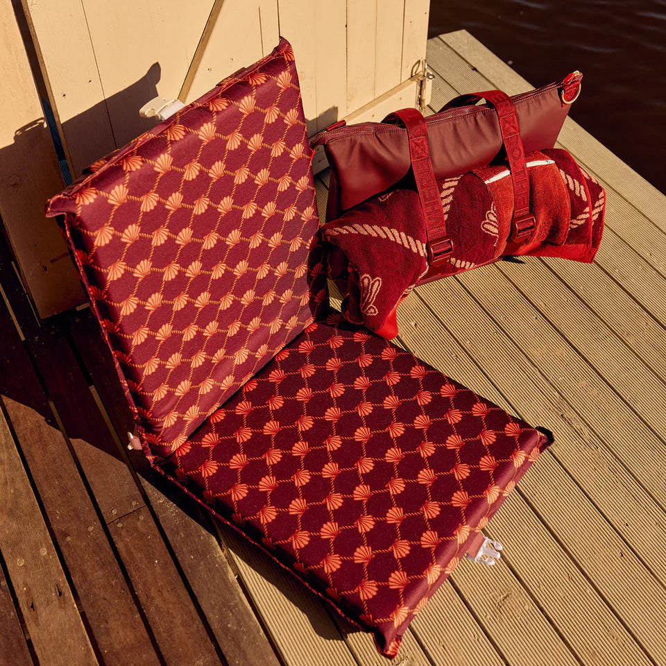 THE SOMEWHERE CO BEACH RECLINER: KEEPSAKES