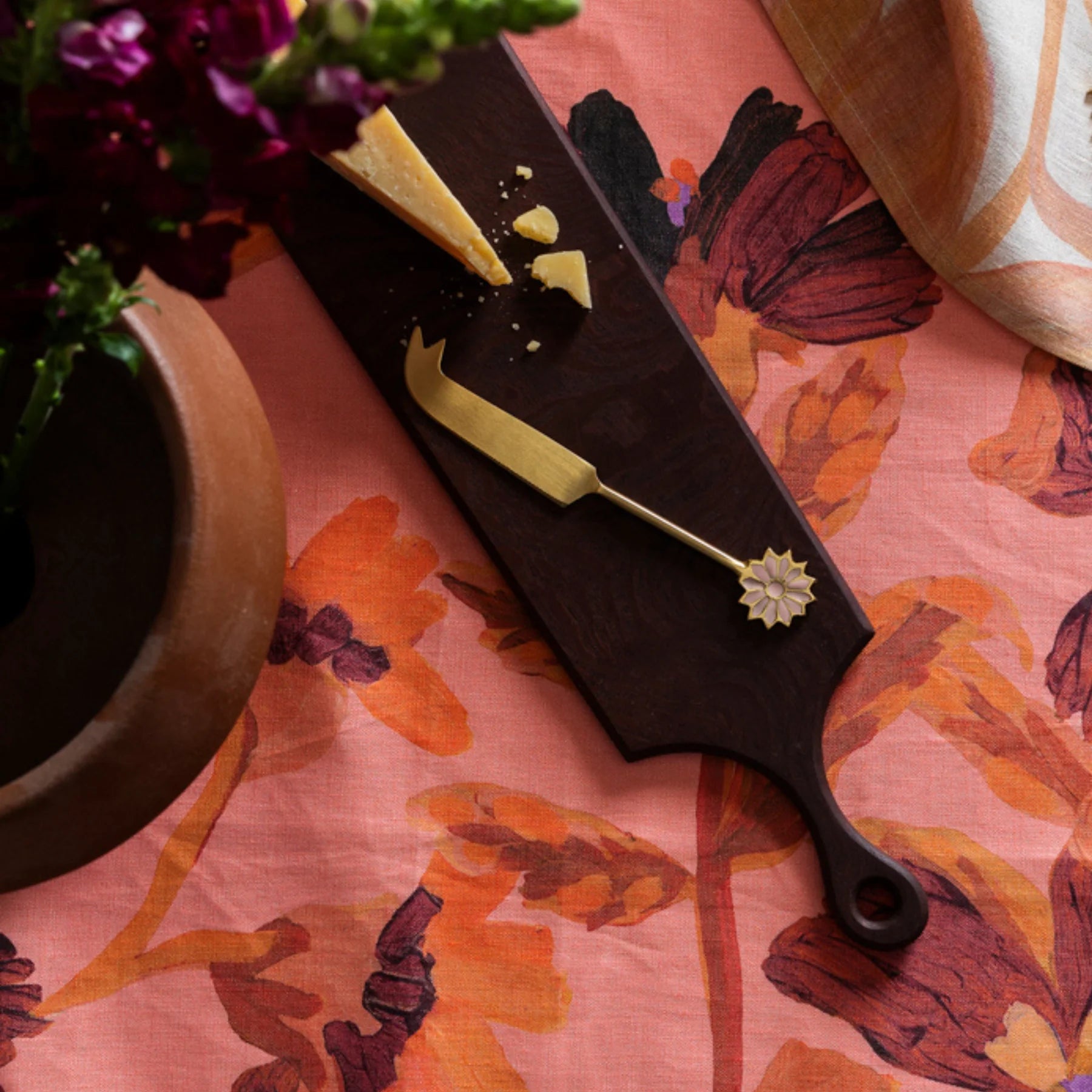 BONNIE AND NEIL PETAL CHEESE KNIFE SET: PINK