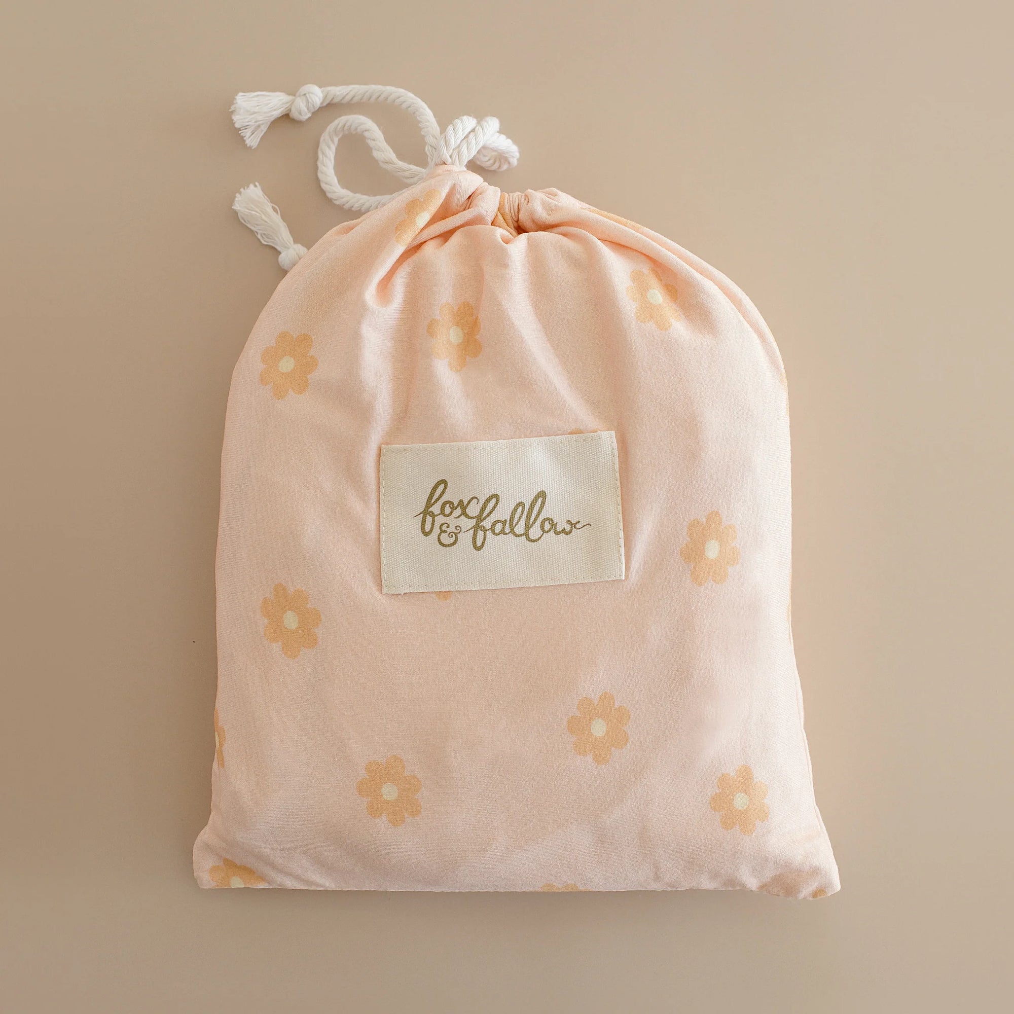 FOX & FALLOW FITTED COT SHEET: DAISY CHAIN