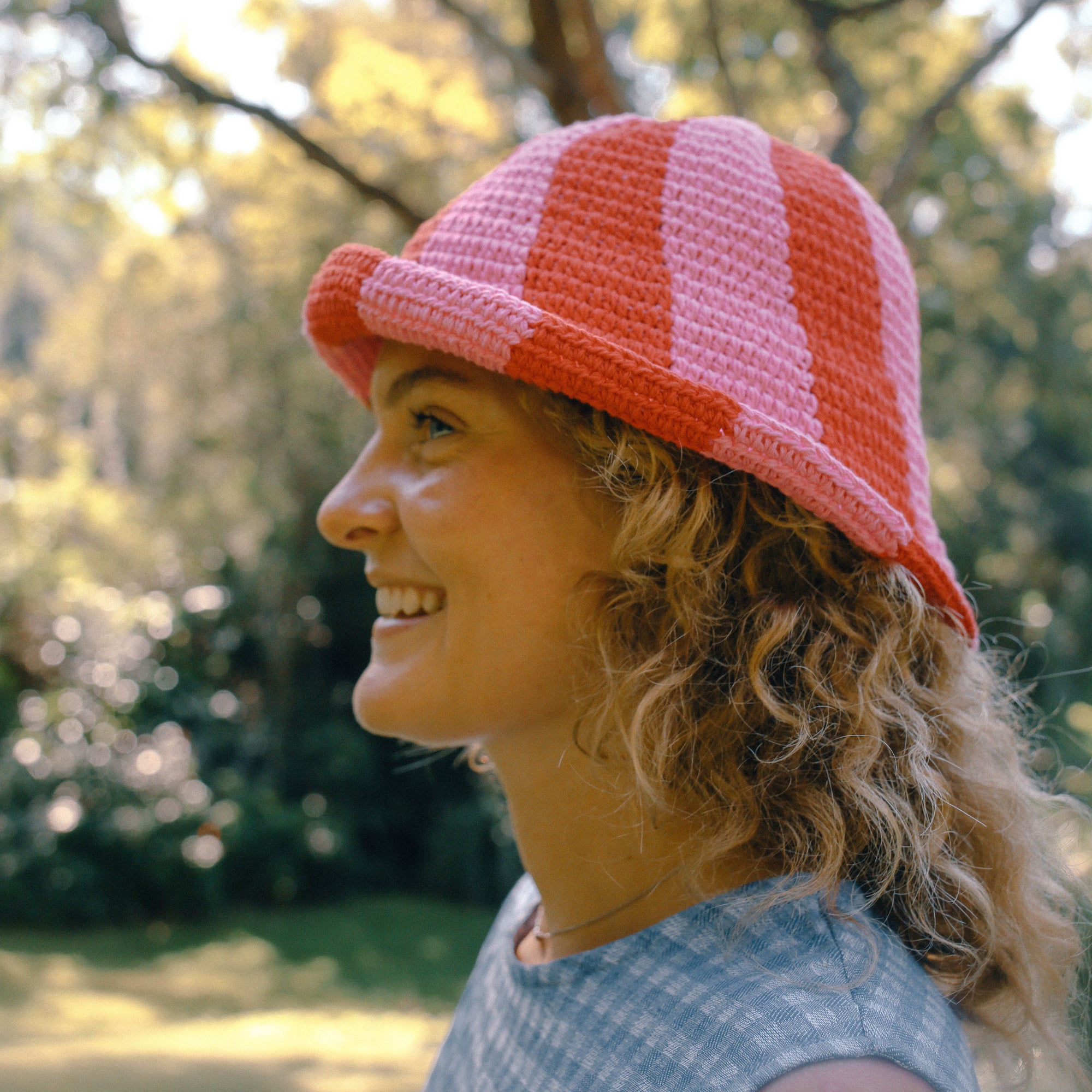 ATMOSEA CROCHET HAT: PINK/RED