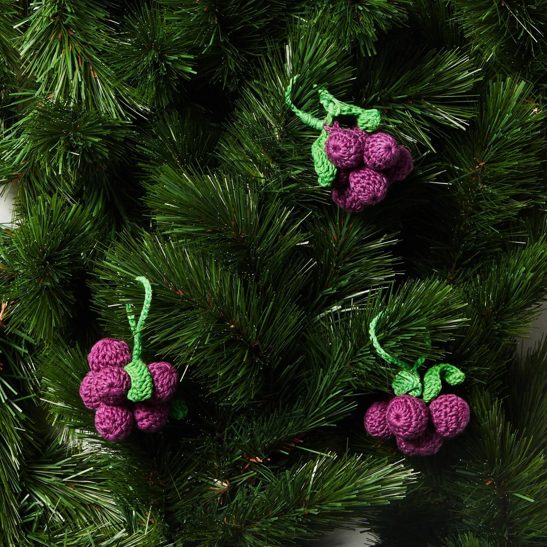 BONNIE AND NEIL GRAPE DECORATION