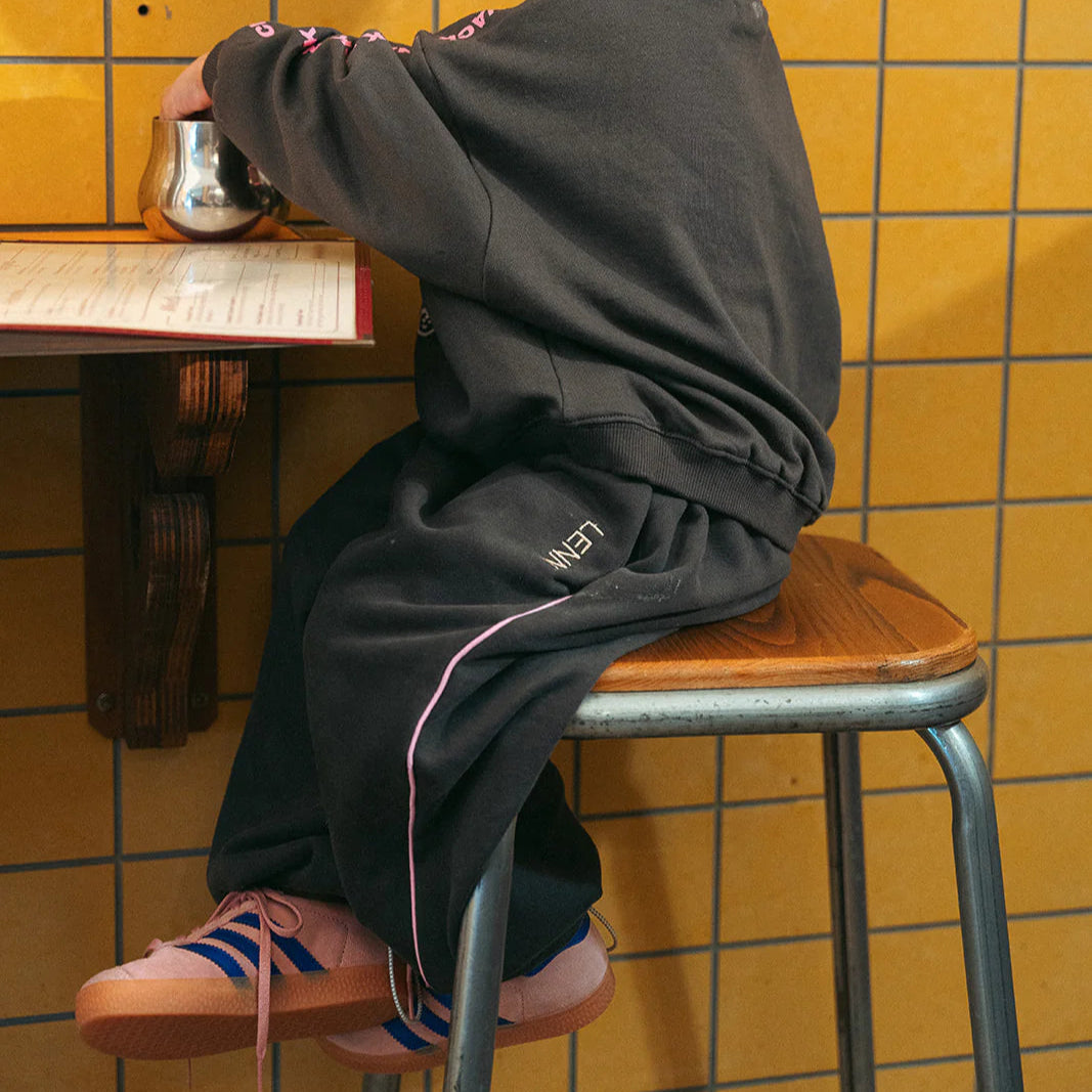 LENN LABEL SNACK PANT: CHARCOAL