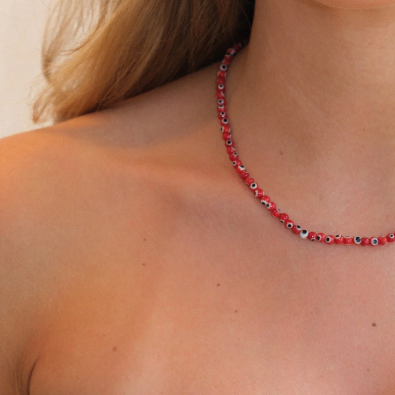 CRYSTAL HAZE ALL-SEEING NECKLACE: RED