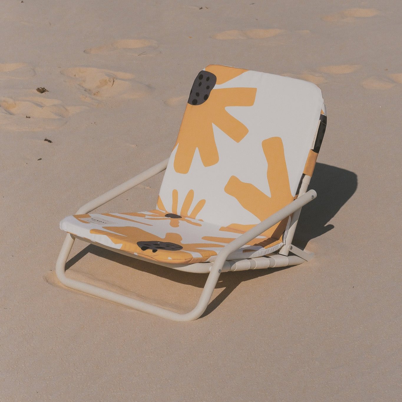 SUNDAY SUPPLY CO SUMMER FIELD BEACH CHAIR