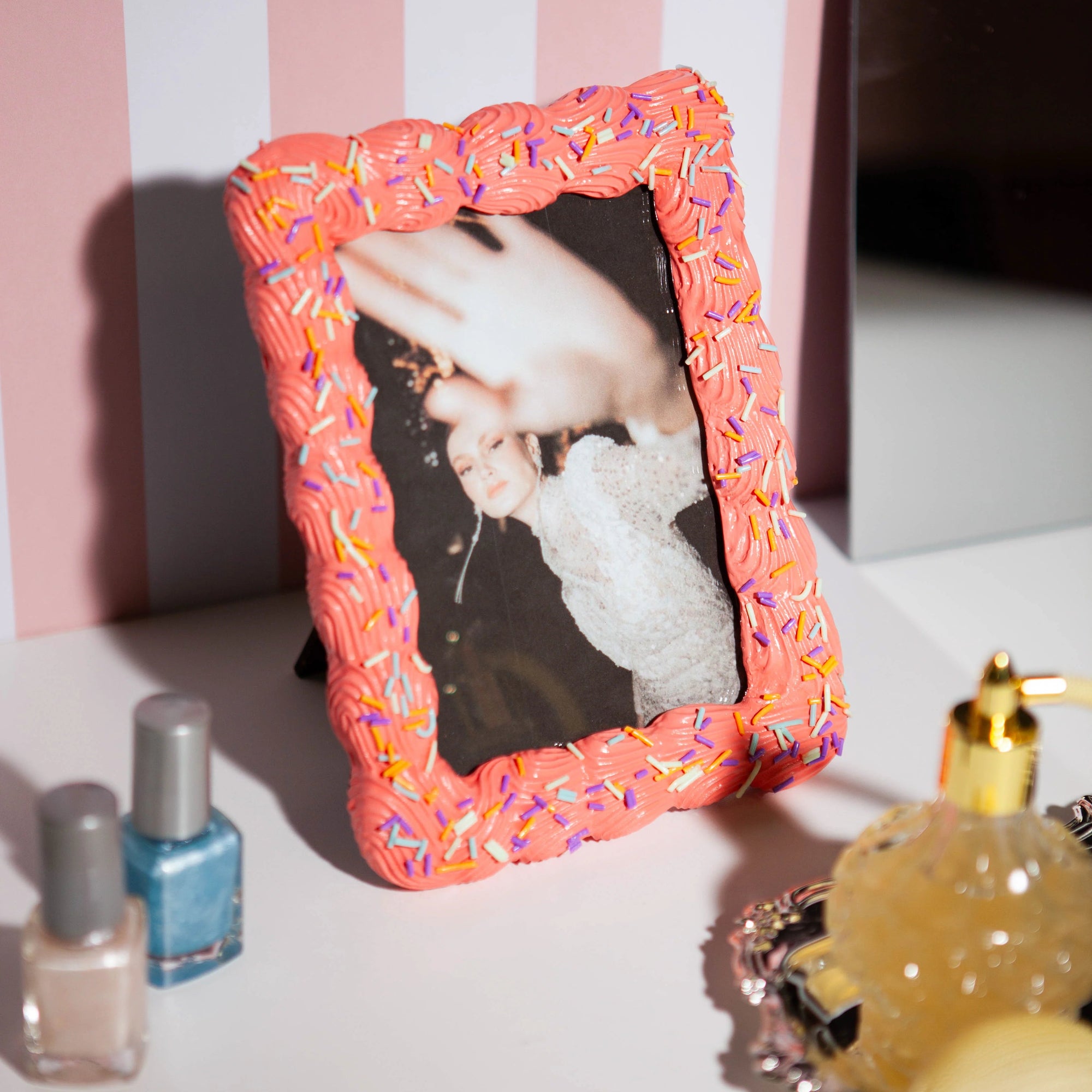 DOIY SWEETIE PHOTO FRAME: PINK