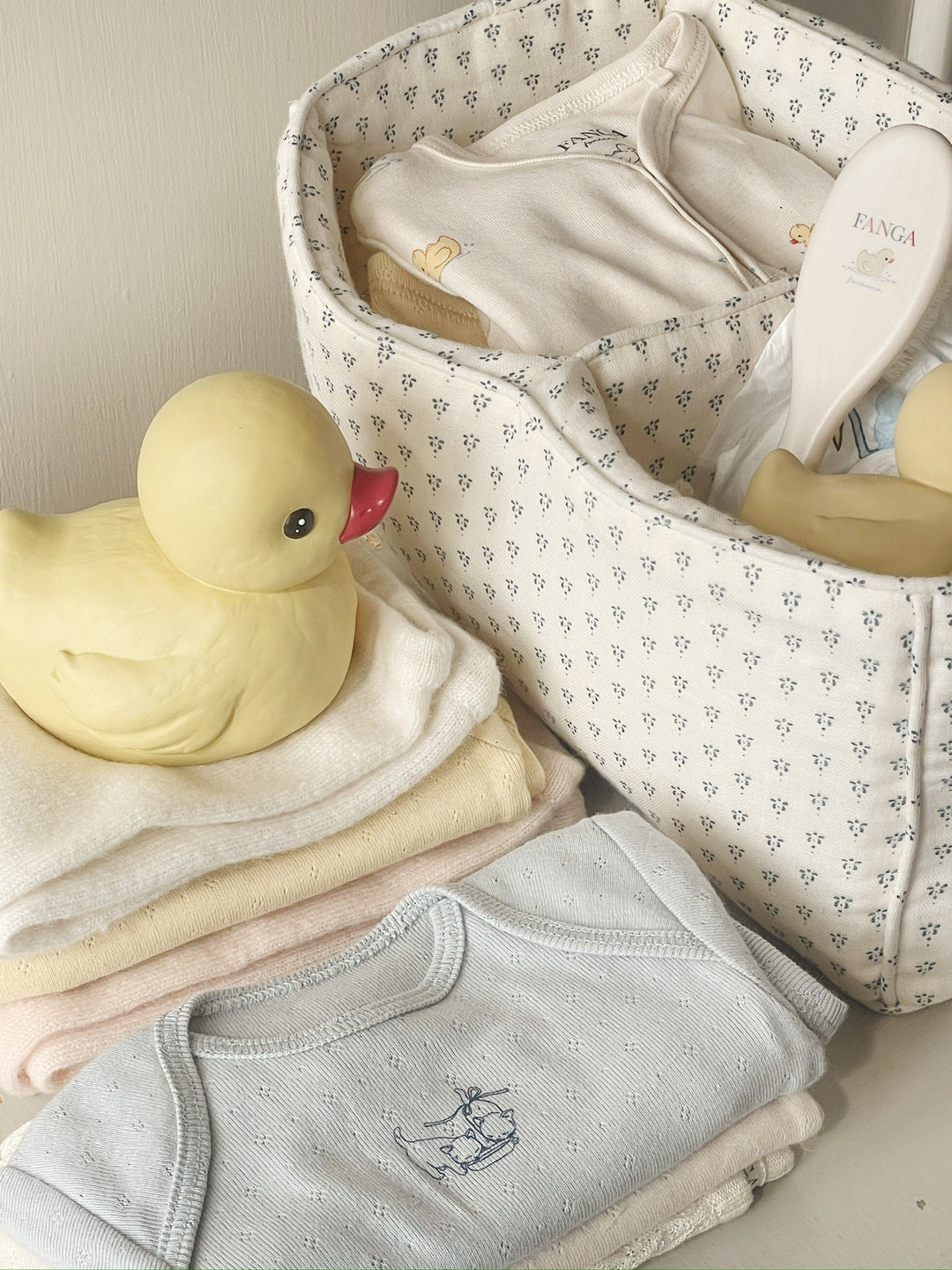 Konges Sløjd Perla LS Bodysuit 2pc buttercream/pearl blue flat lay
