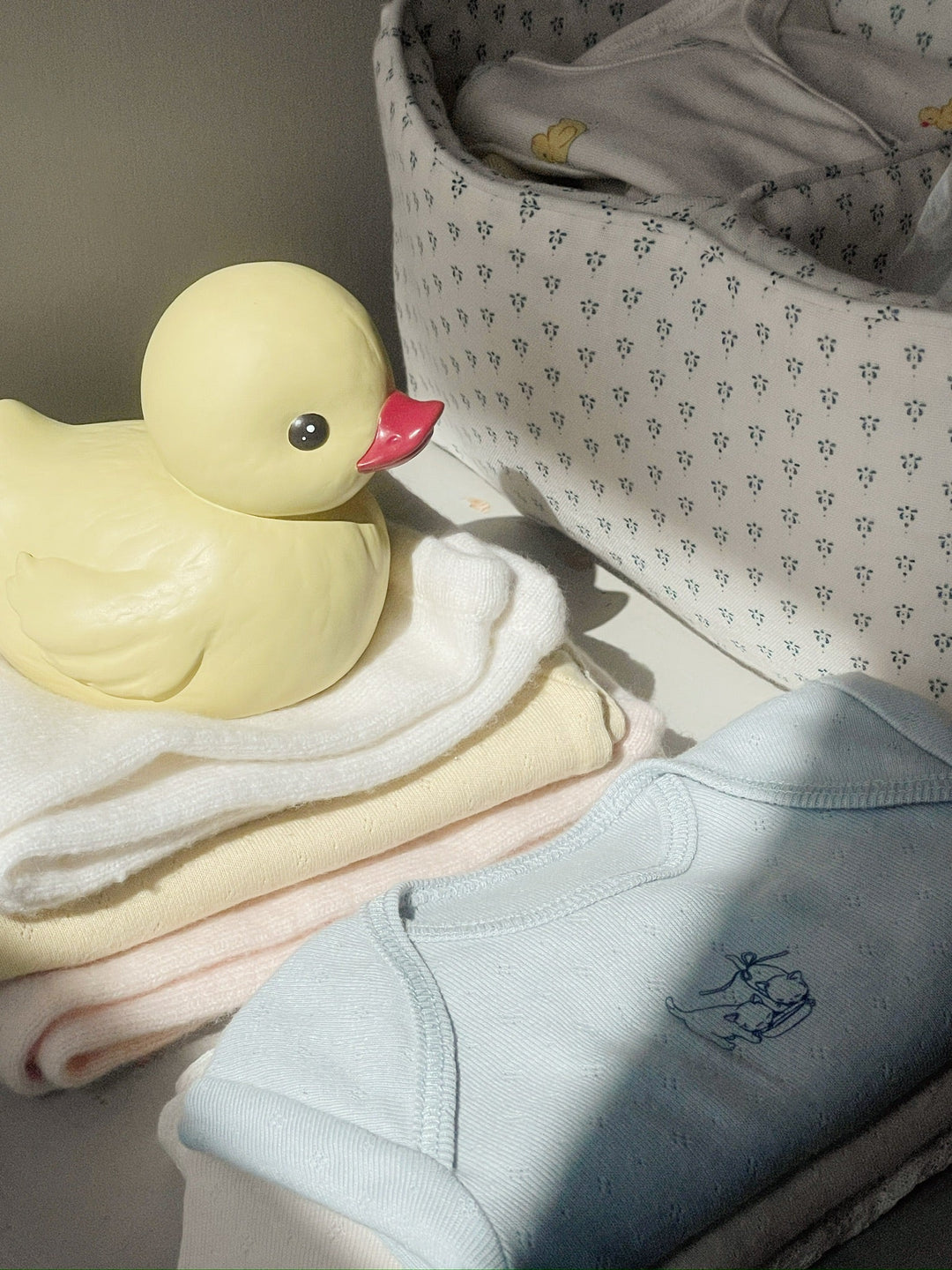 Konges Sløjd Perla LS Bodysuit 2pc buttercream/pearl blue flat lay