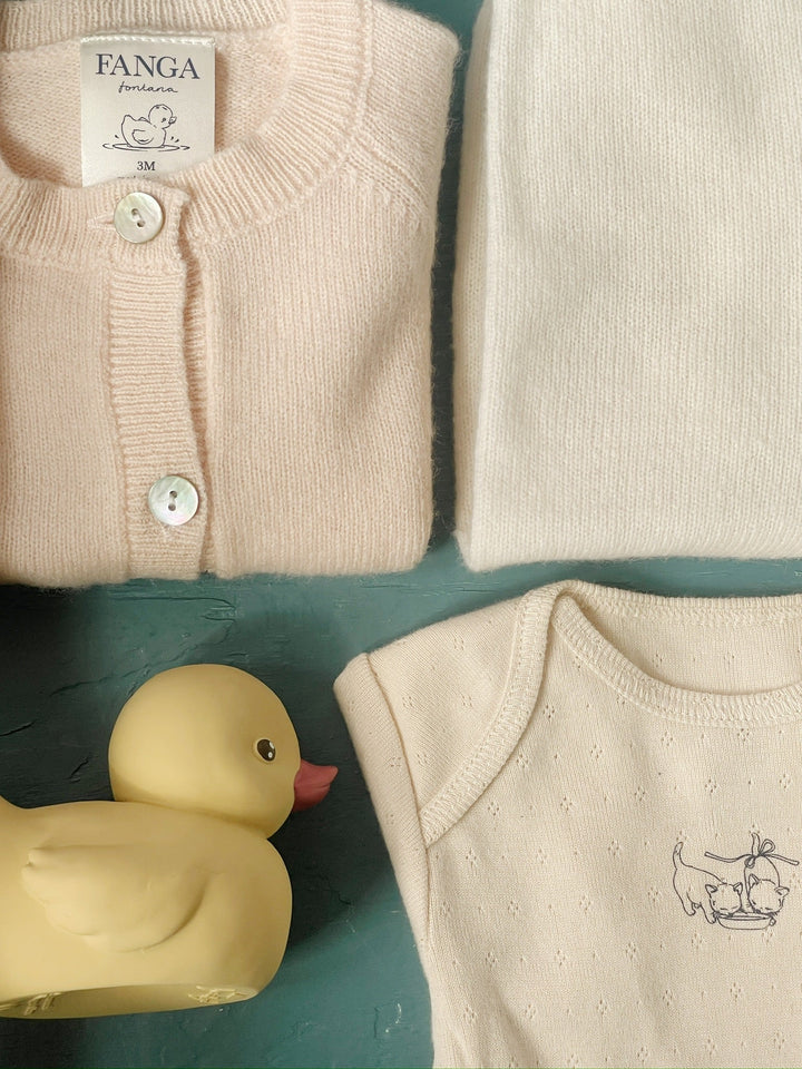 Konges Sløjd Duck Bath Toy Straw flat lay