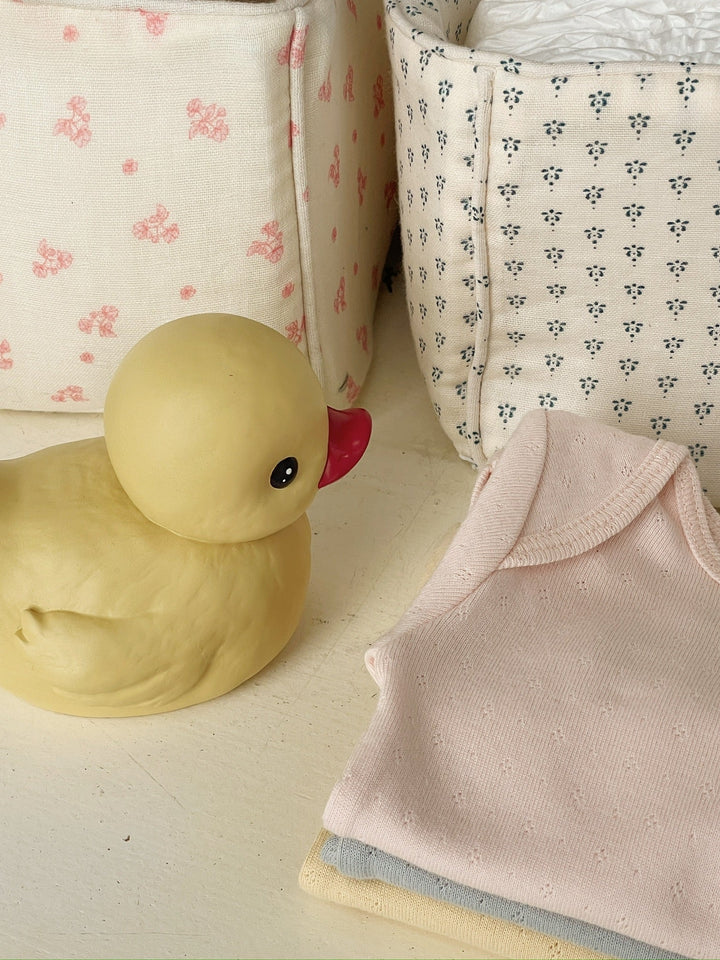 Konges Sløjd Duck Bath Toy Straw flat lay