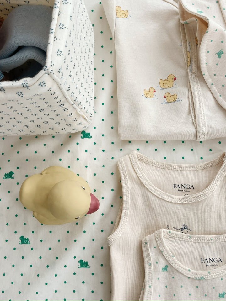 Konges Sløjd Duck Bath Toy Straw flat lay