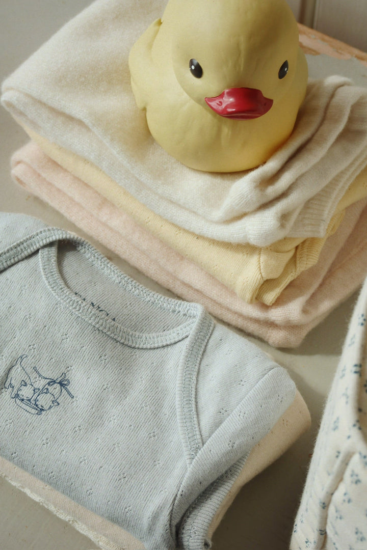 Konges Sløjd Duck Bath Toy Straw flat lay