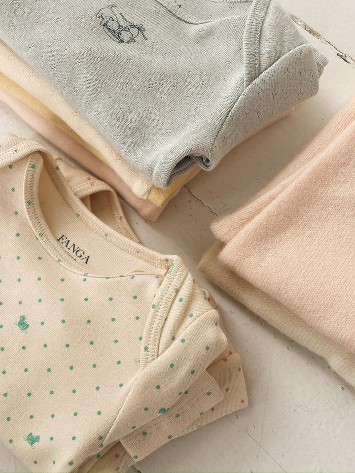 Konges Sløjd Perla LS Bodysuit 2pc buttercream/pearl blue flat lay