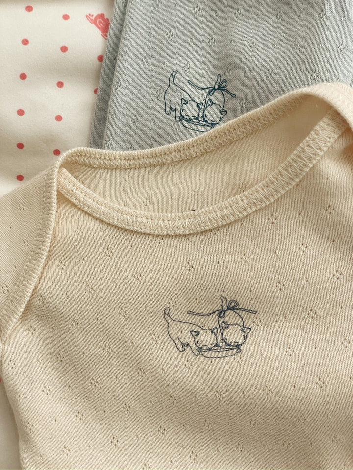 Konges Sløjd Perla LS Bodysuit 2pc buttercream/pearl blue flat lay