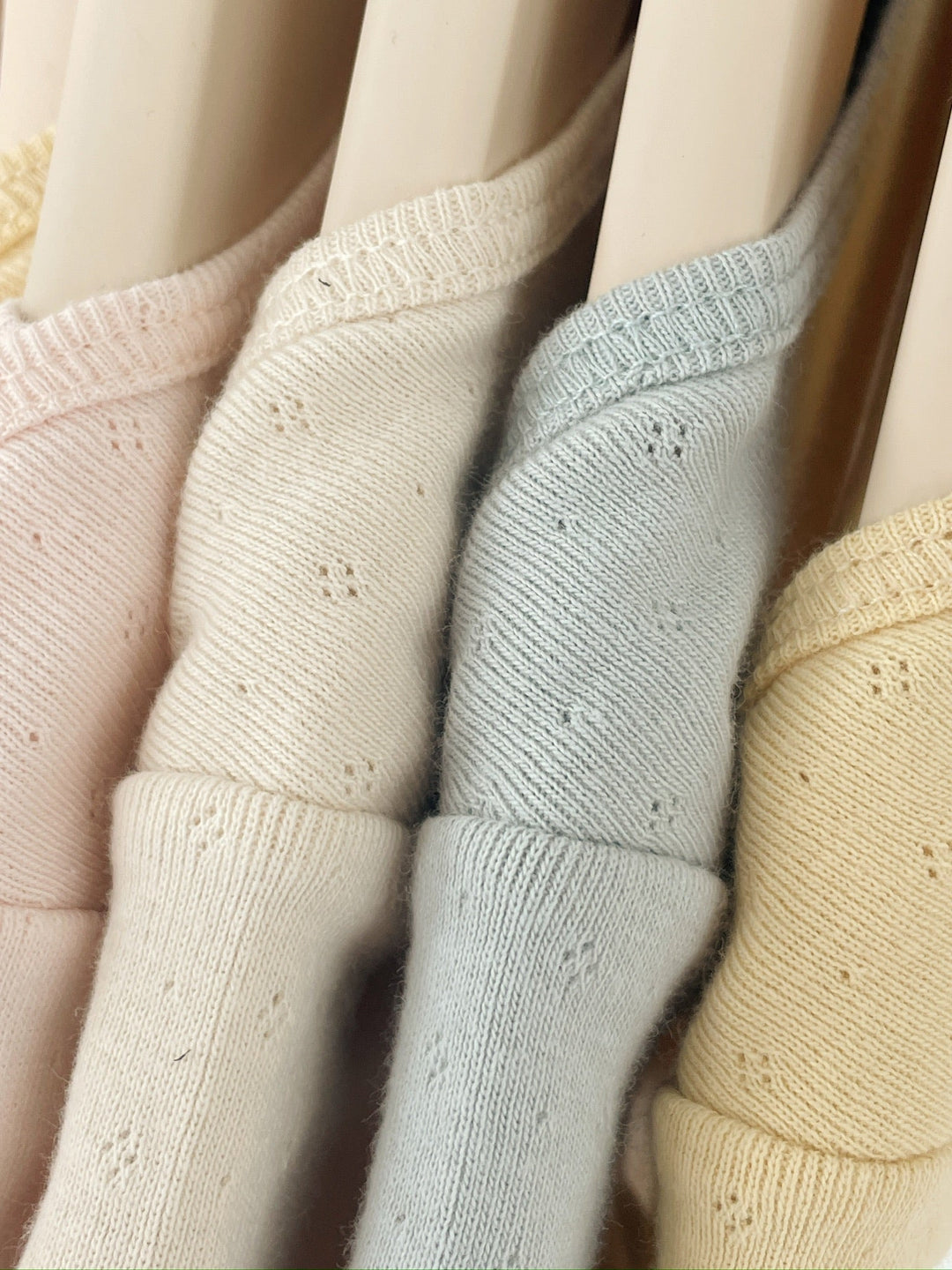 Konges Sløjd Perla LS Bodysuit 2pc buttercream/pearl blue flat lay