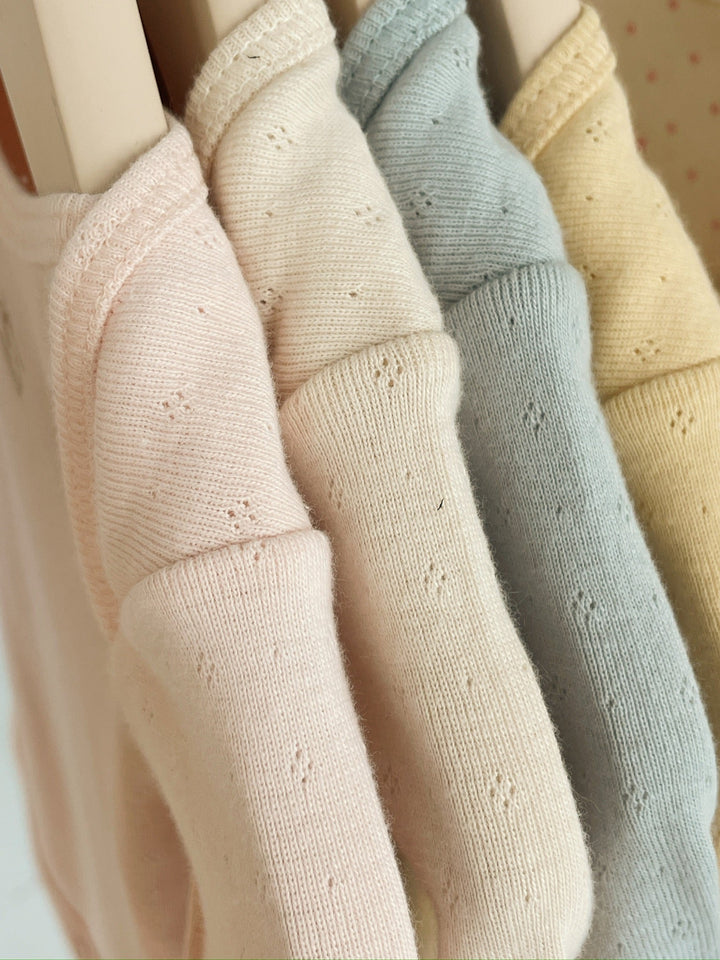 Konges Sløjd Perla LS Bodysuit 2pc buttercream/pearl blue flat lay