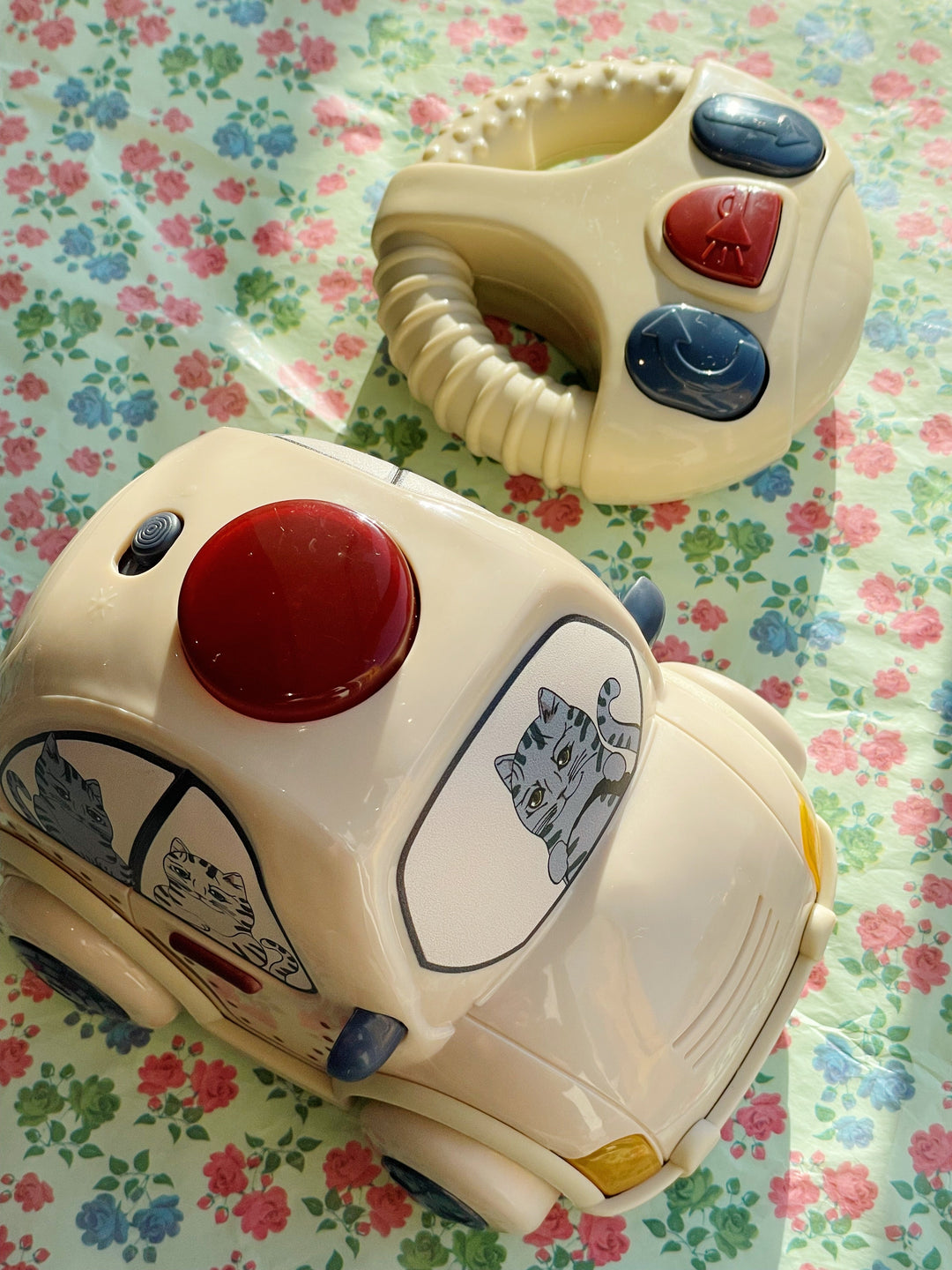 Konges Sløjd Remote Control Police Car: Beige - flat lay