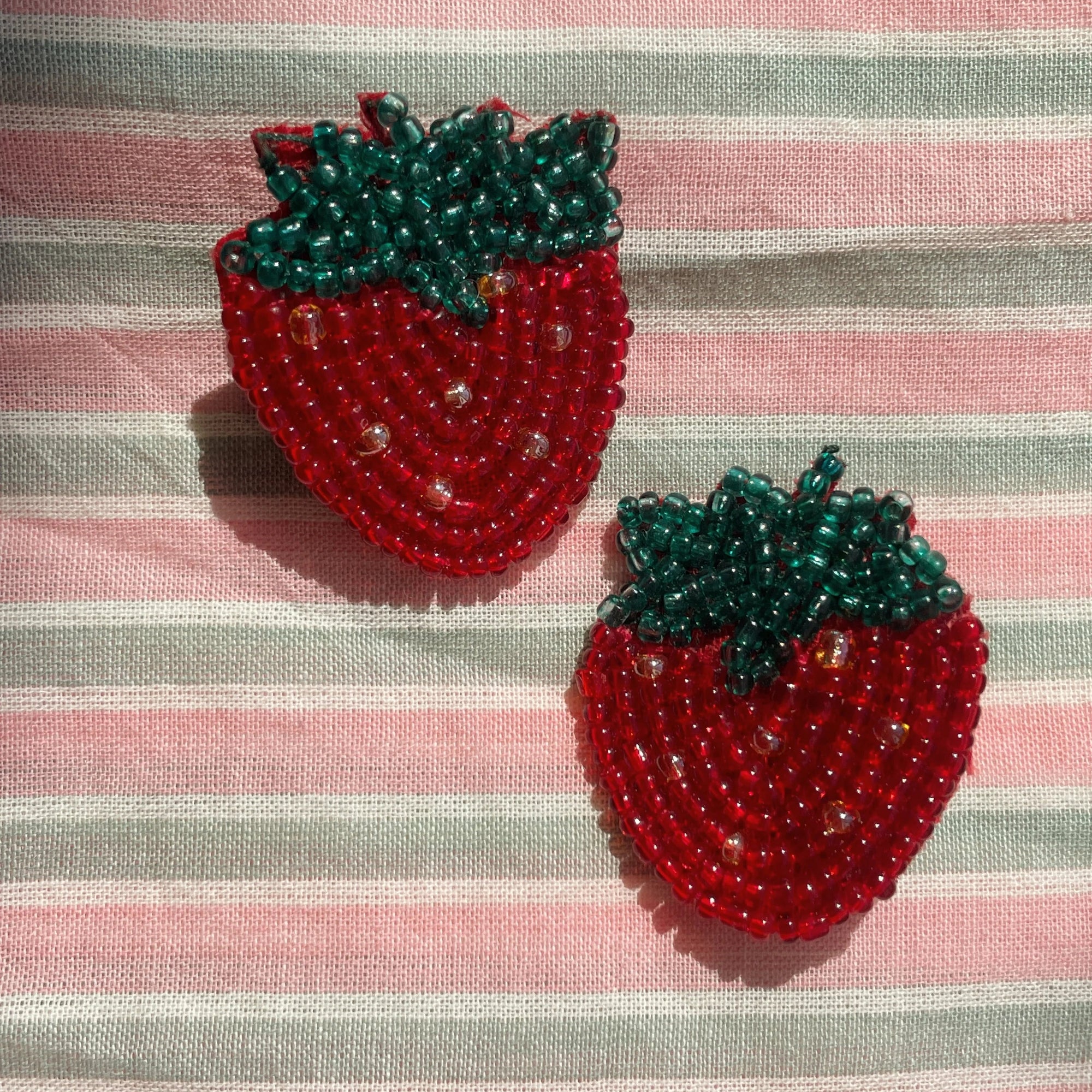 KONGES SLOJD BEADED HAIR CLIP 2PC: STRAWBERRY