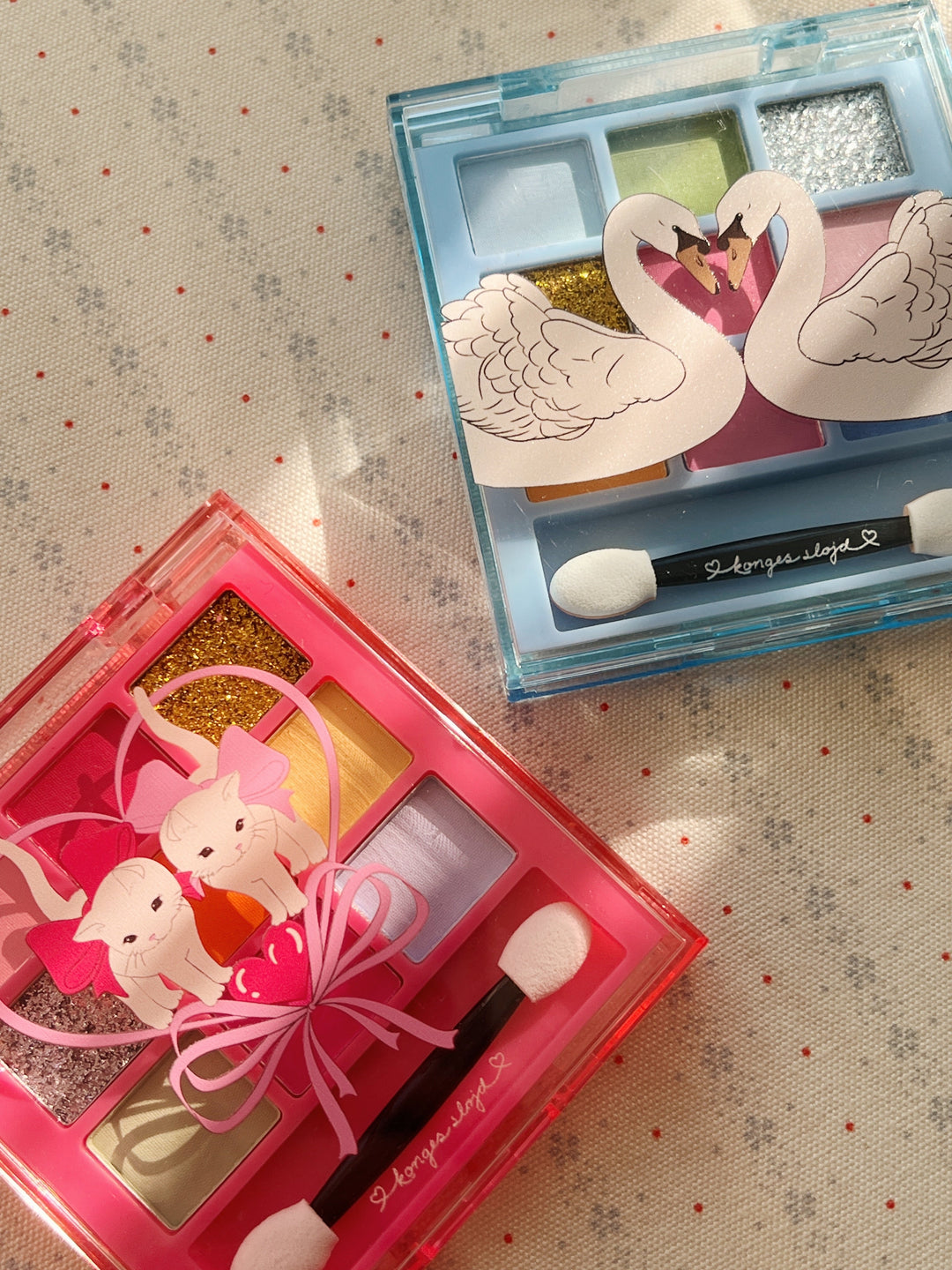 Konges Sloejd On The Go Eyeshadow Blue flat lay